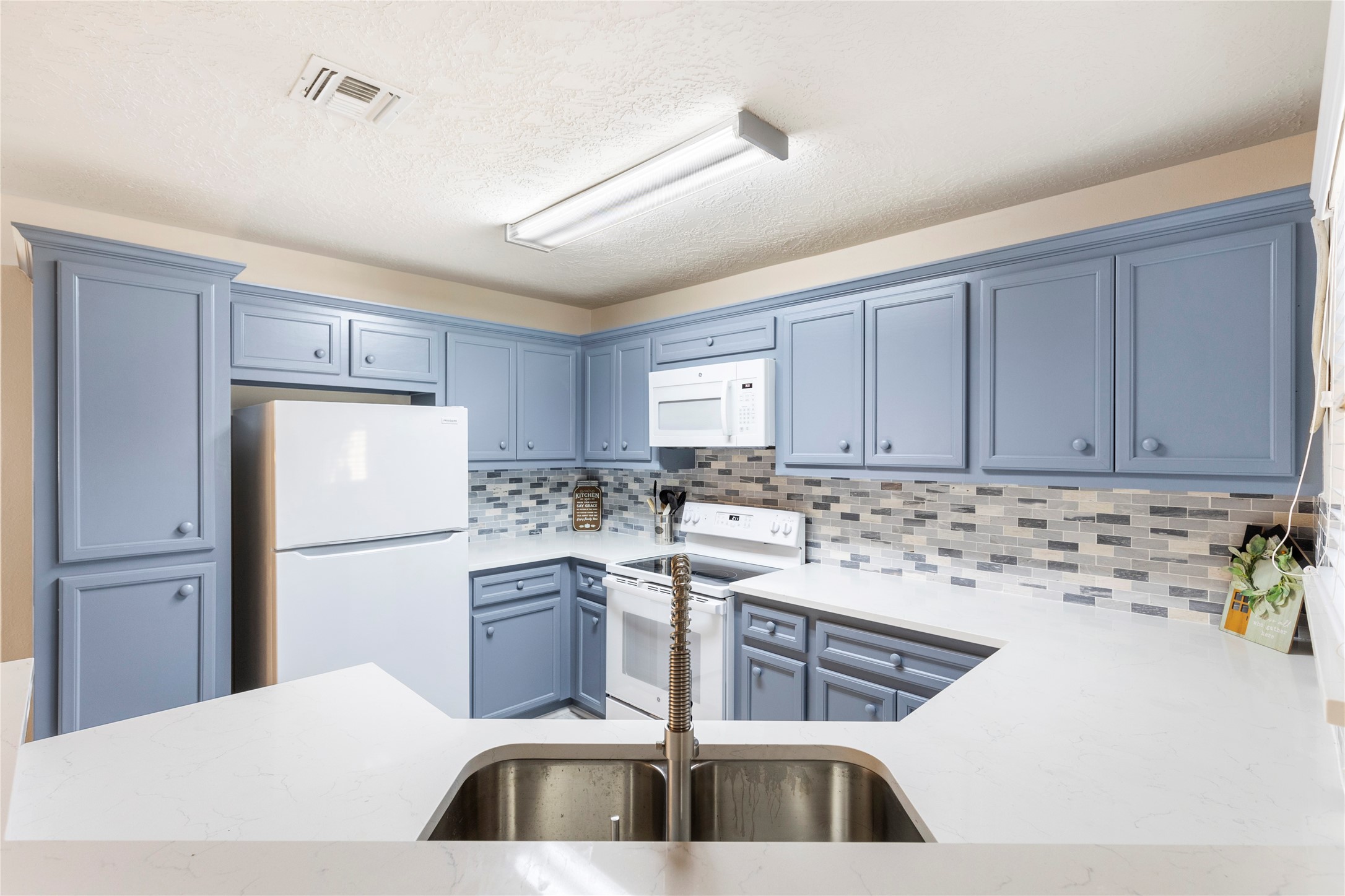 207 Foster Property Photo 9