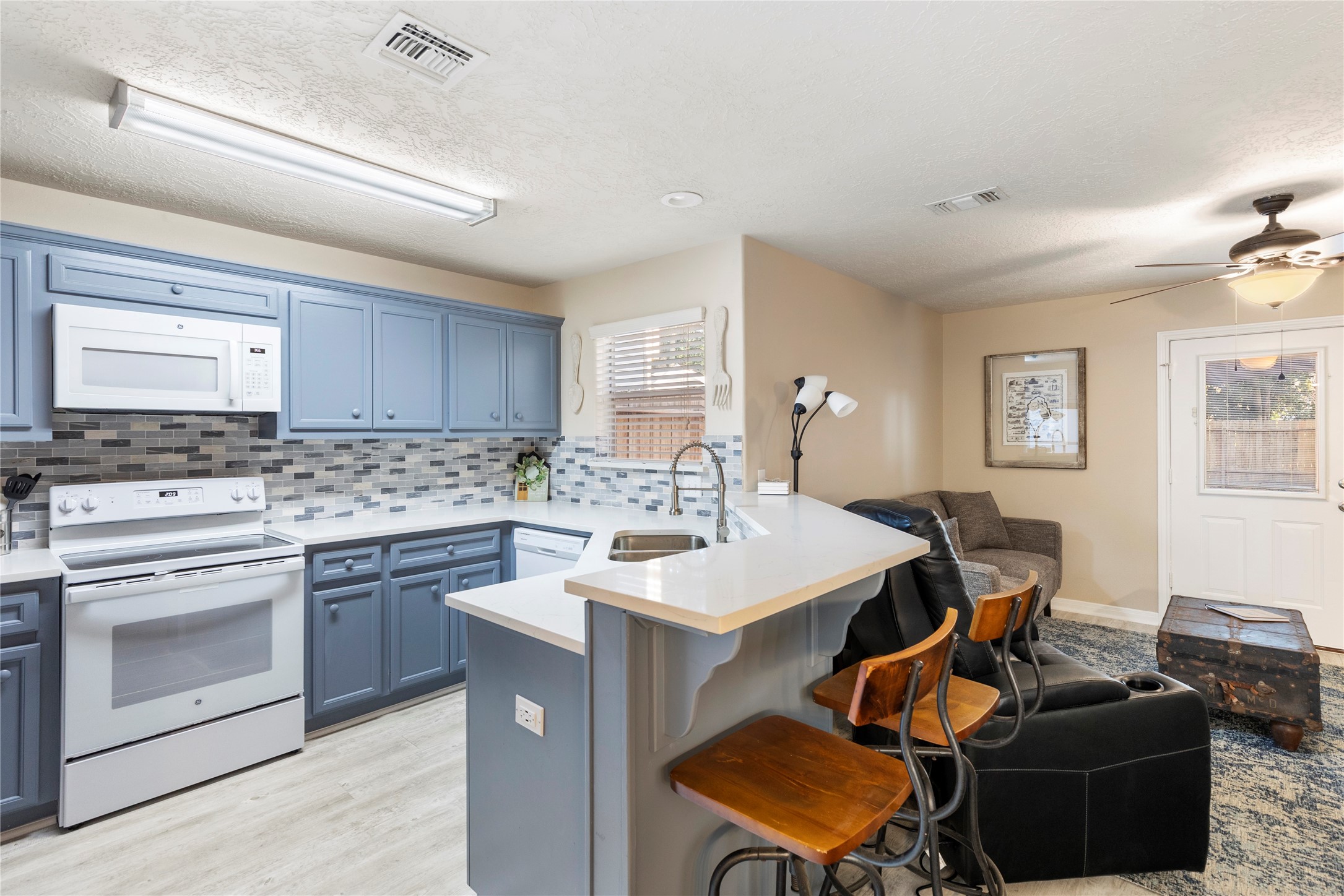 207 Foster Property Photo 10