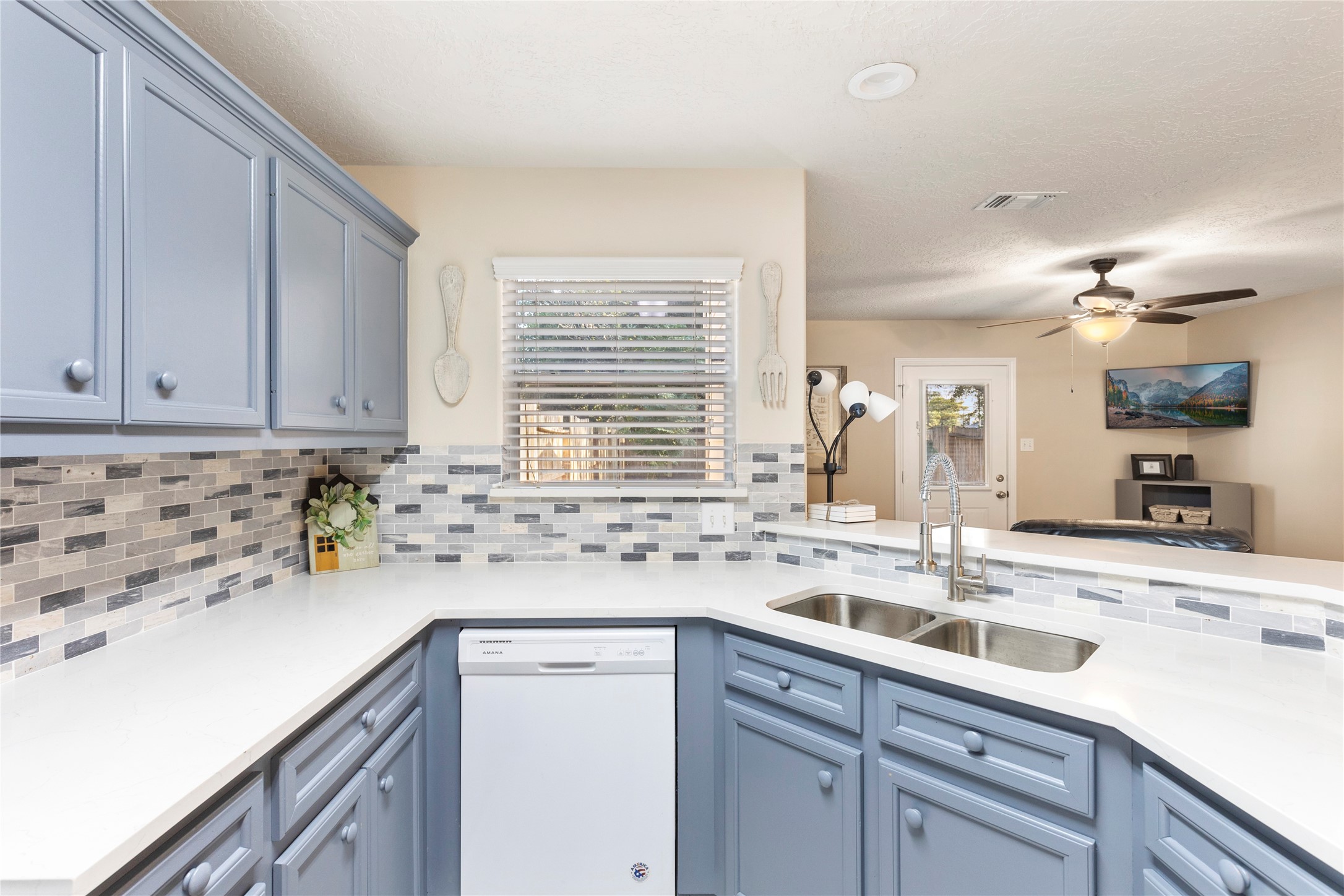 207 Foster Property Photo 11