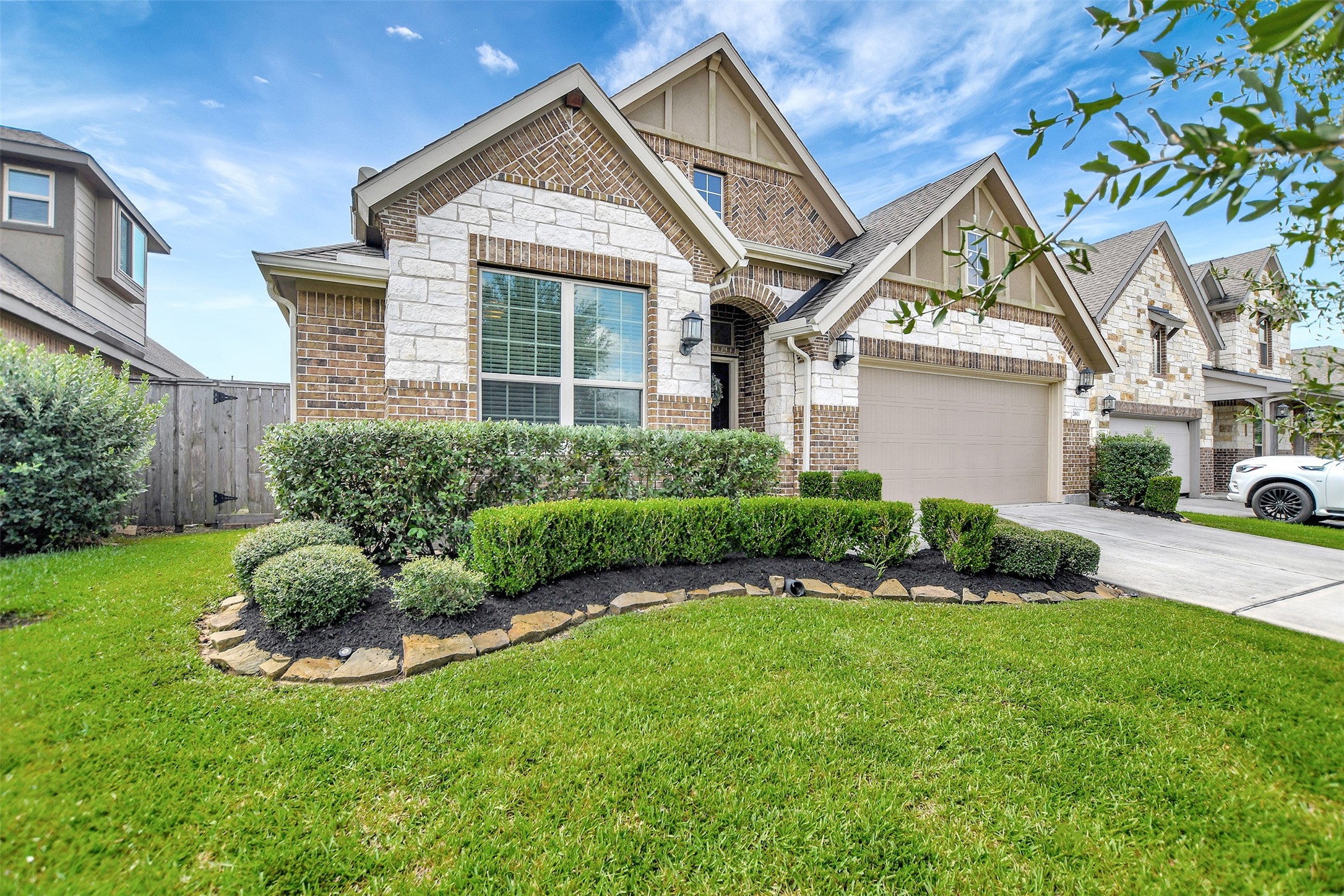 2611 Bright Rock Lane Property Photo 3