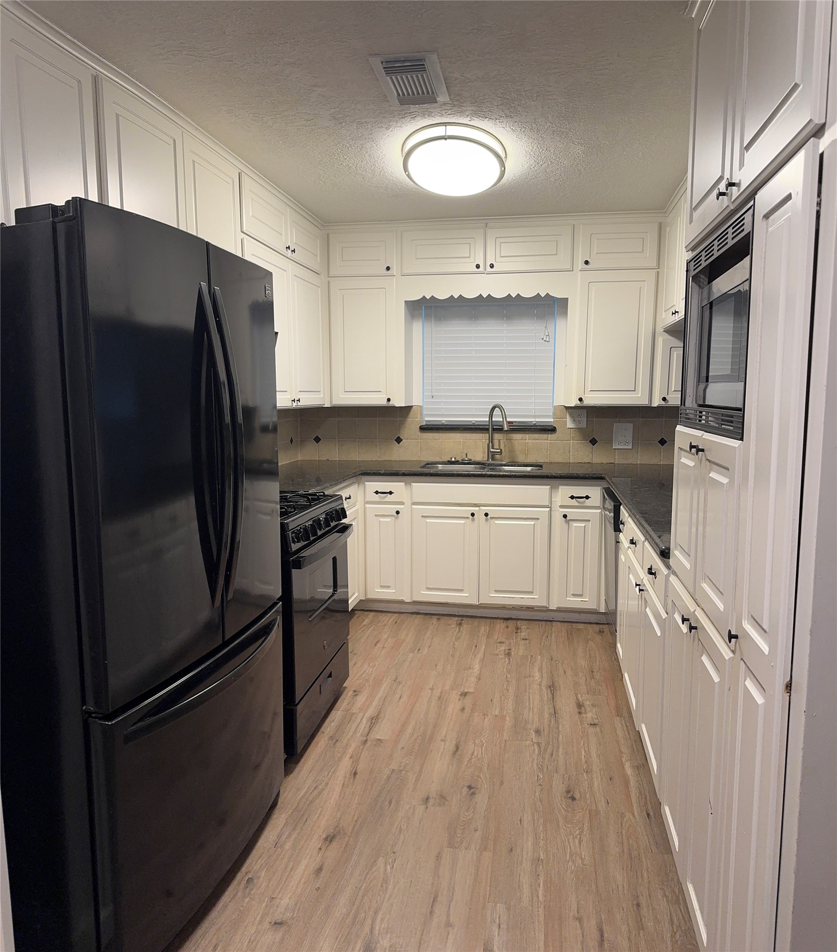 211 Van Winkle Street Property Photo 2