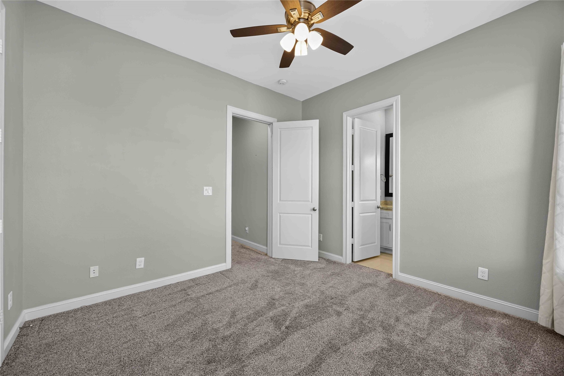5723 Arabelle Lake Property Photo 13