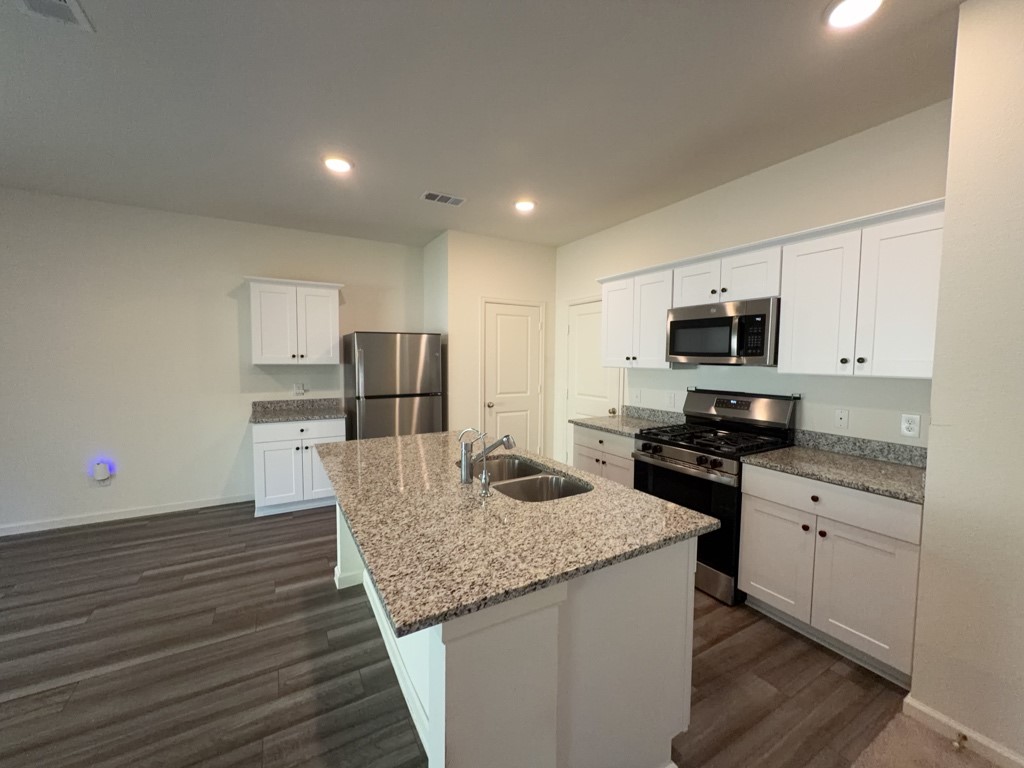 18618 Hunter William Way Property Photo 3