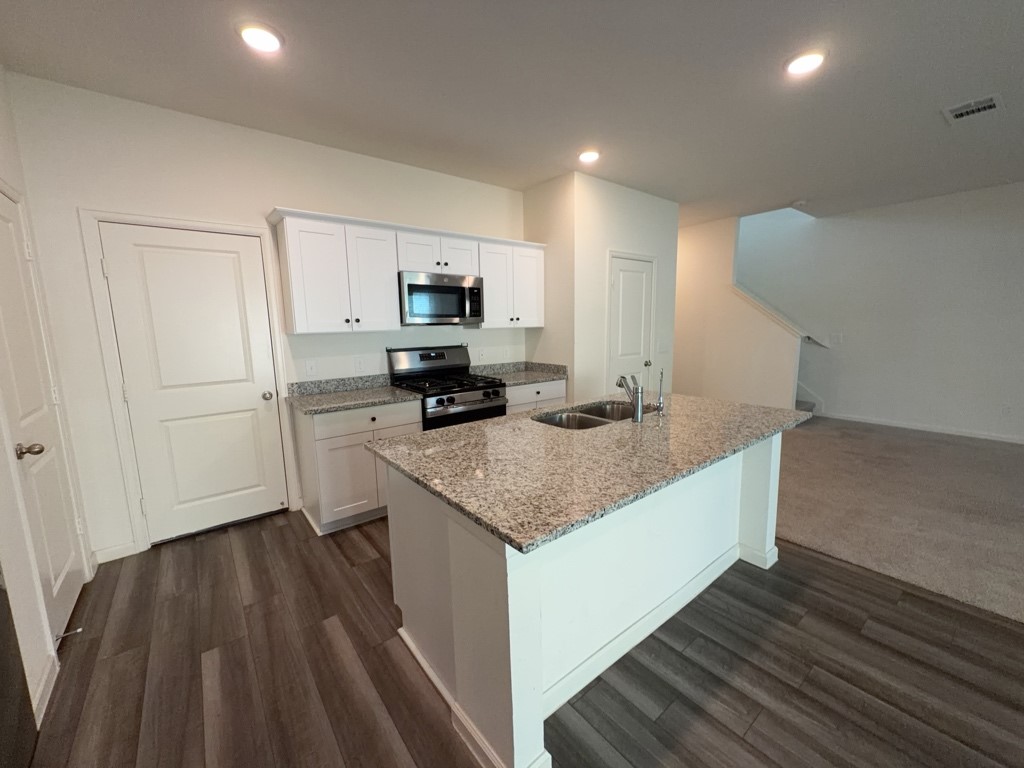 18618 Hunter William Way Property Photo 4