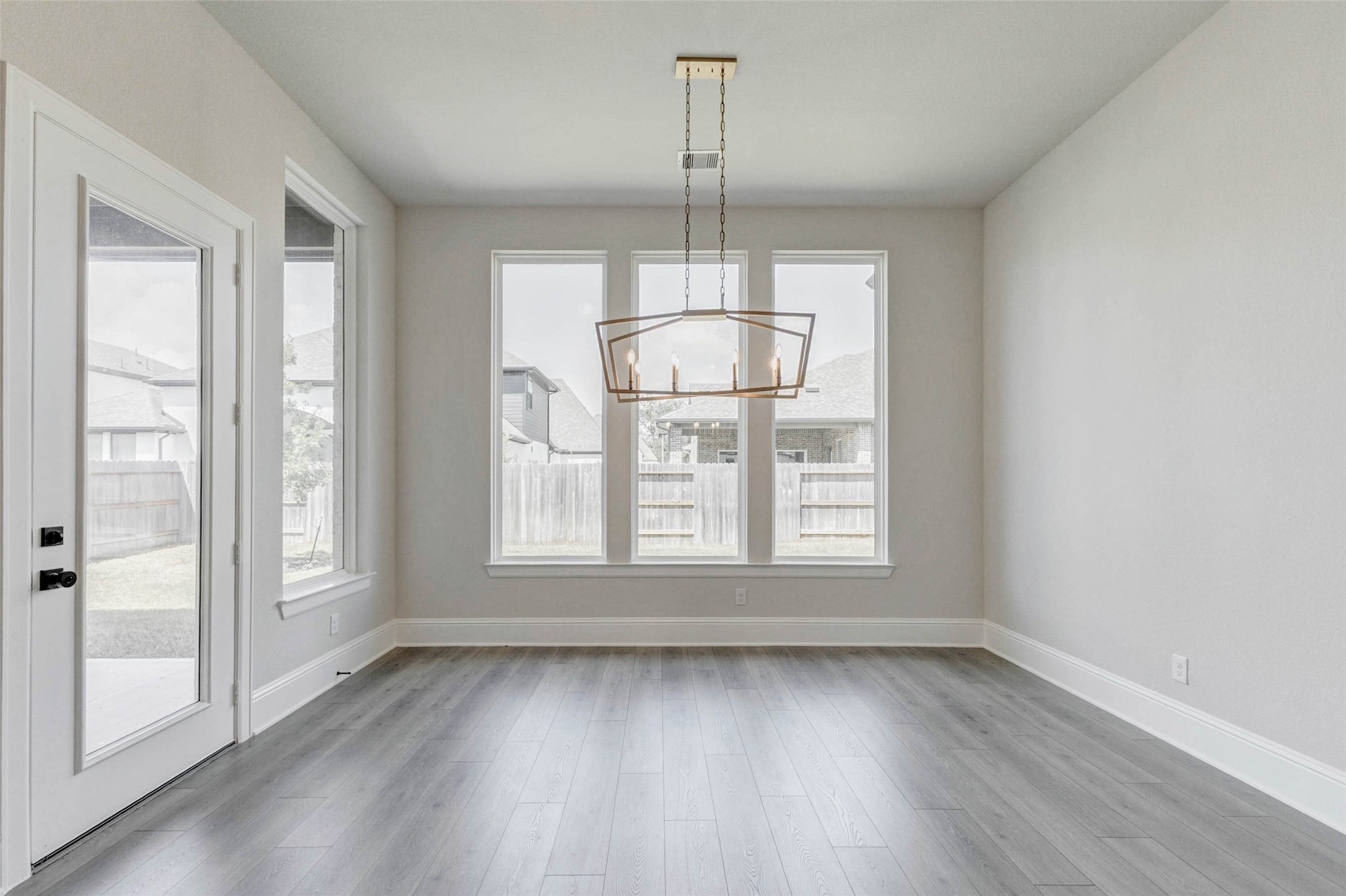 4834 Parkgate Avenue Property Photo 11