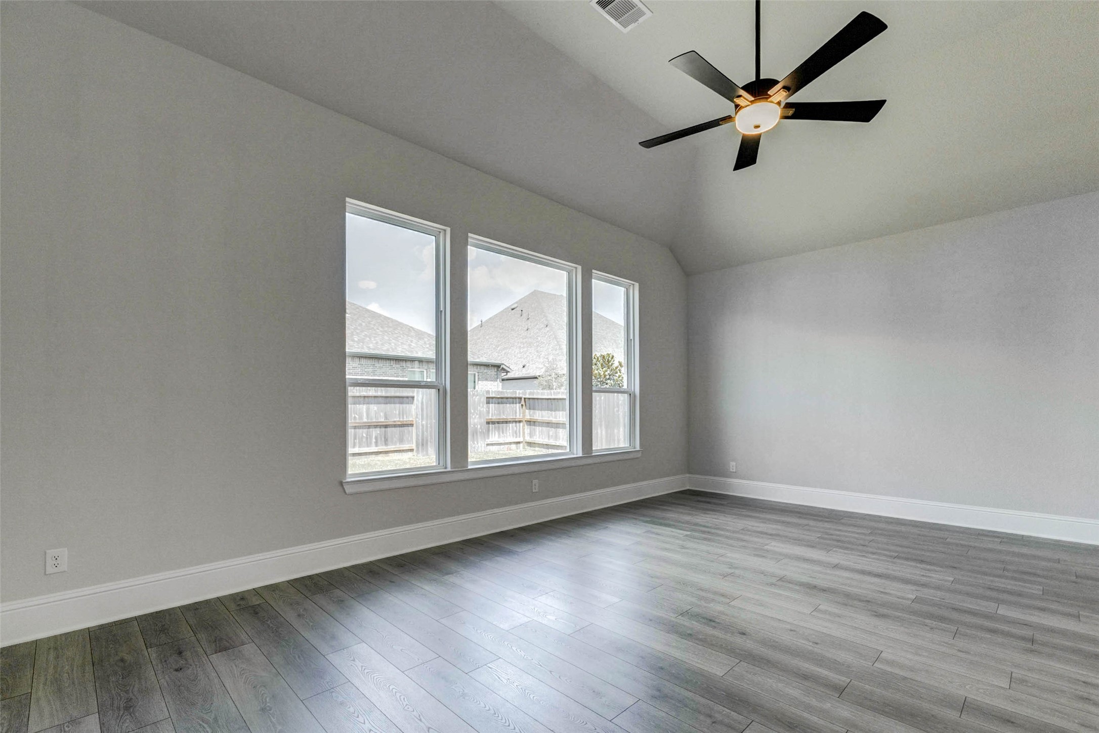 4834 Parkgate Avenue Property Photo 18