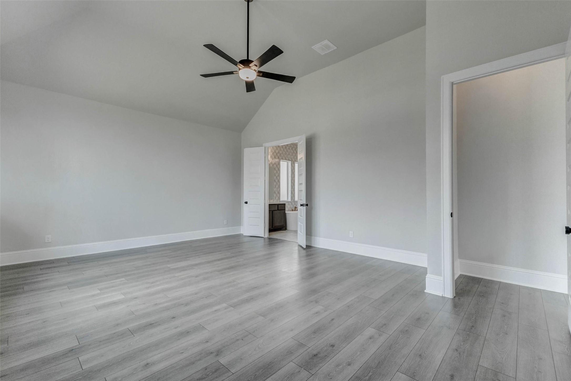 4834 Parkgate Avenue Property Photo 19