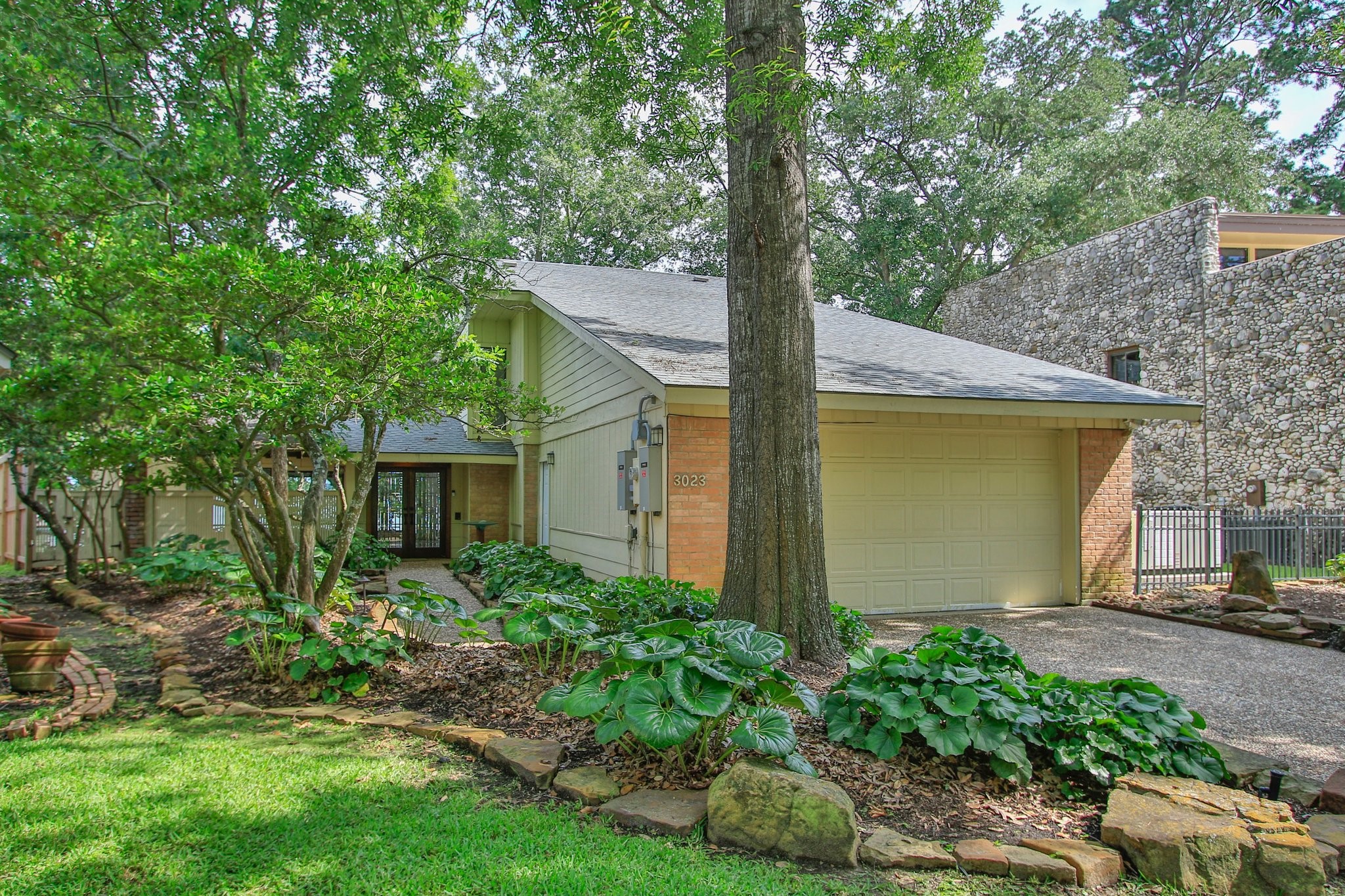 3023 Willowbend Road Property Photo 1