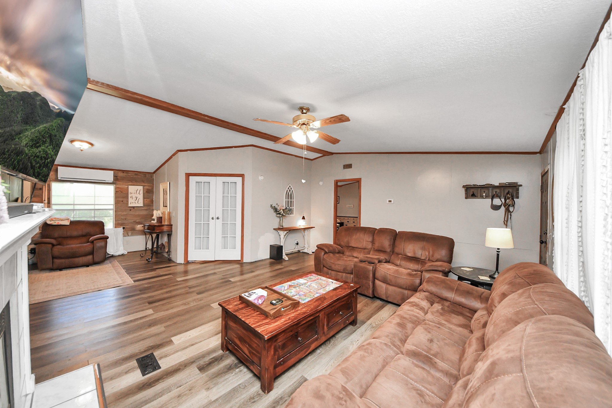15713 Hinkel Road Property Photo 4
