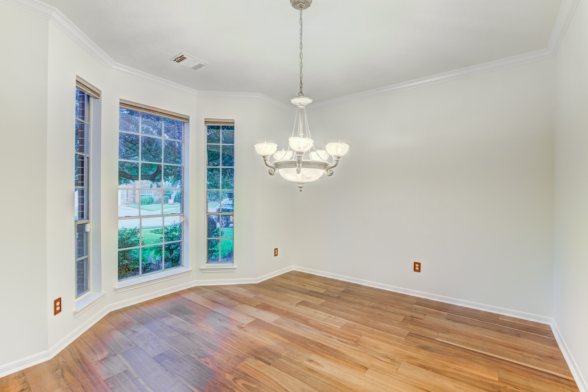 2706 Sun Beam Court Property Photo 8