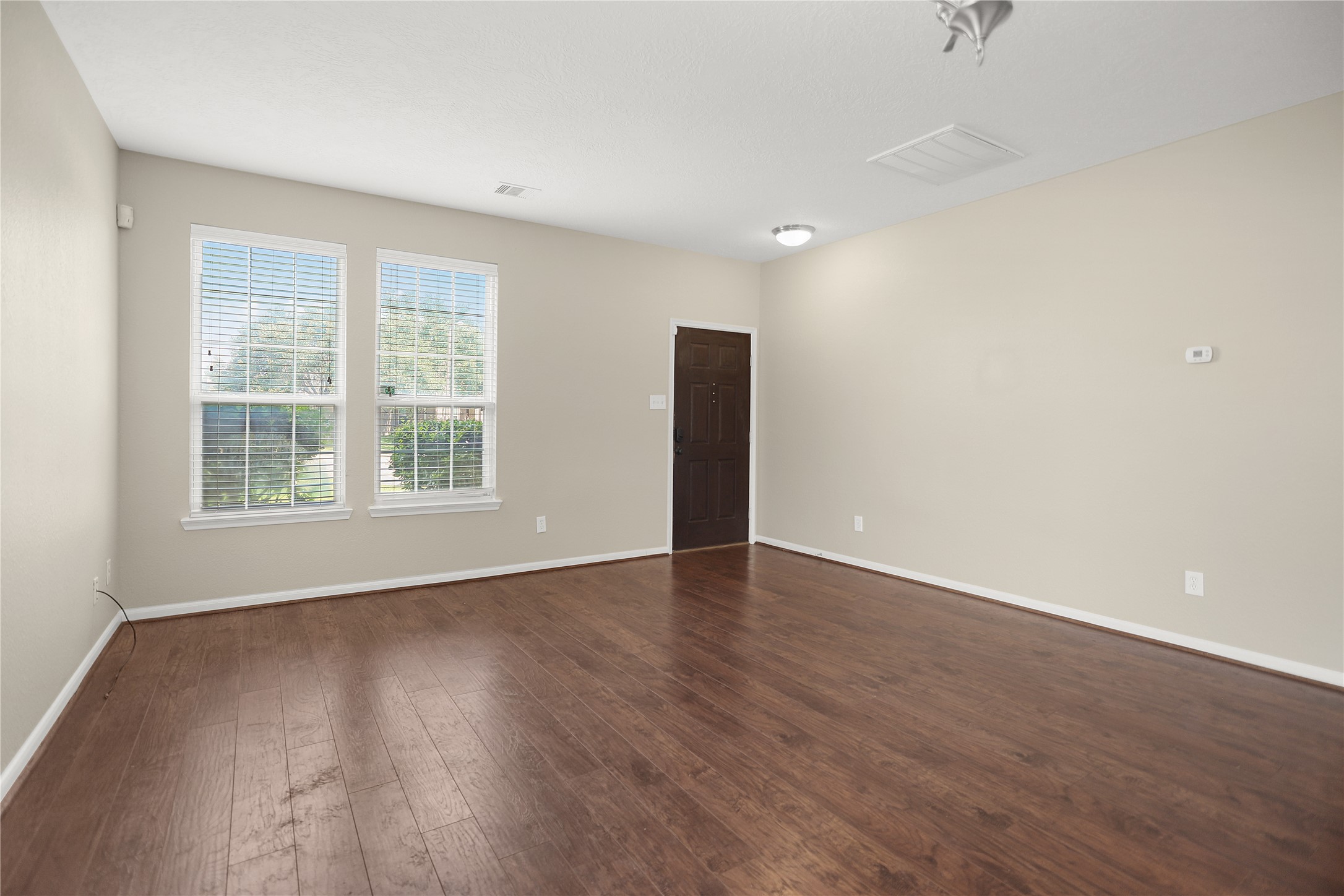 692 Casual Lane Property Photo 2
