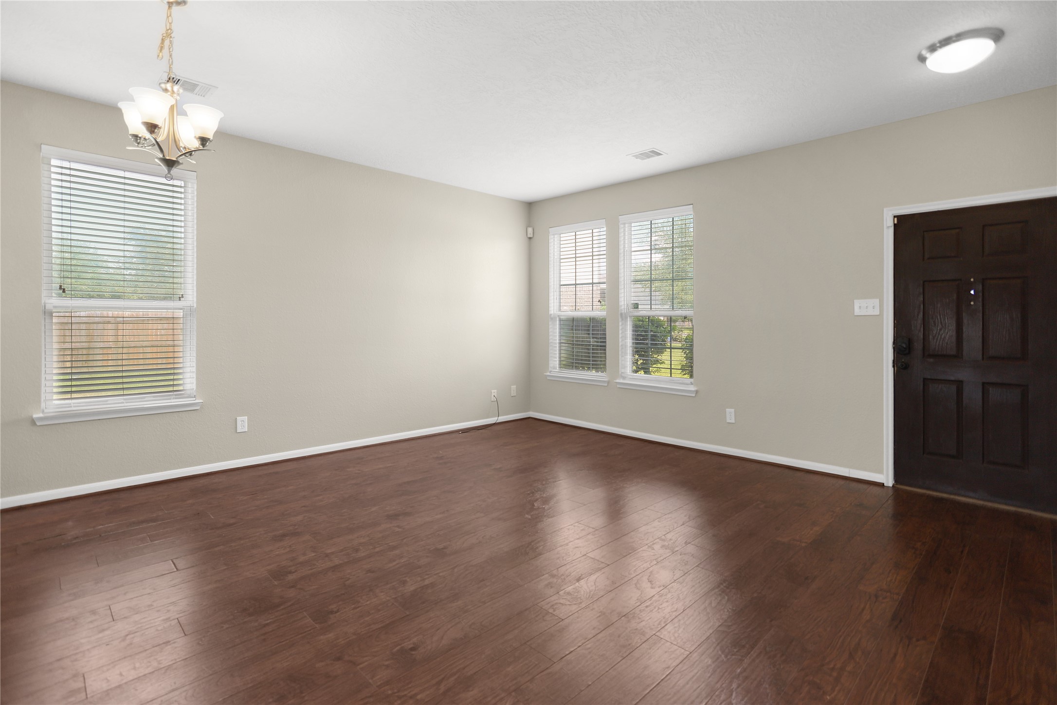 692 Casual Lane Property Photo 3