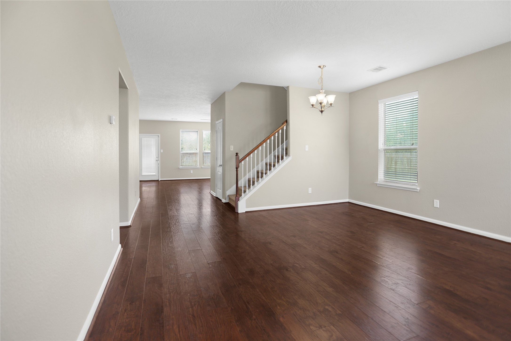 692 Casual Lane Property Photo 4