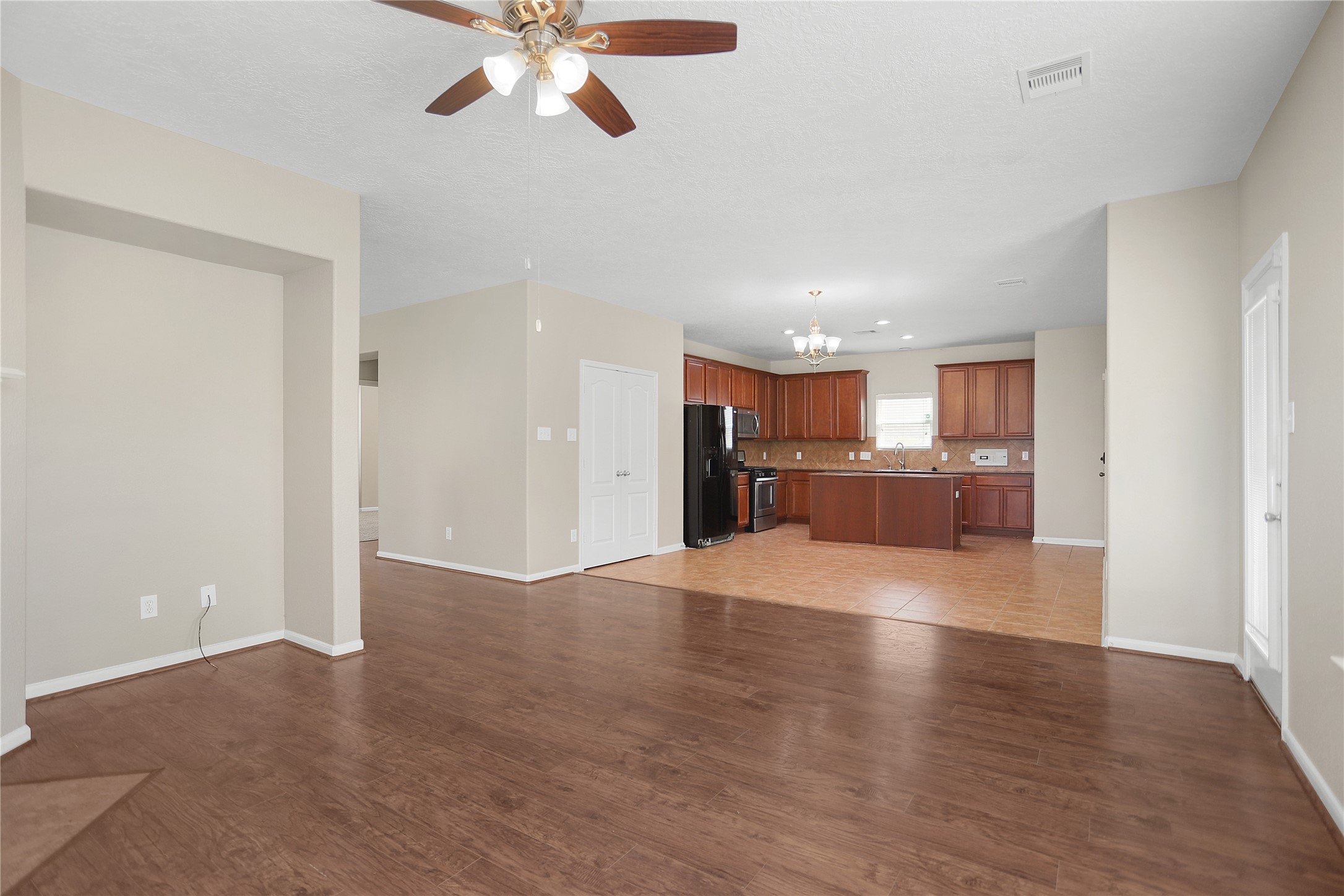 692 Casual Lane Property Photo 6
