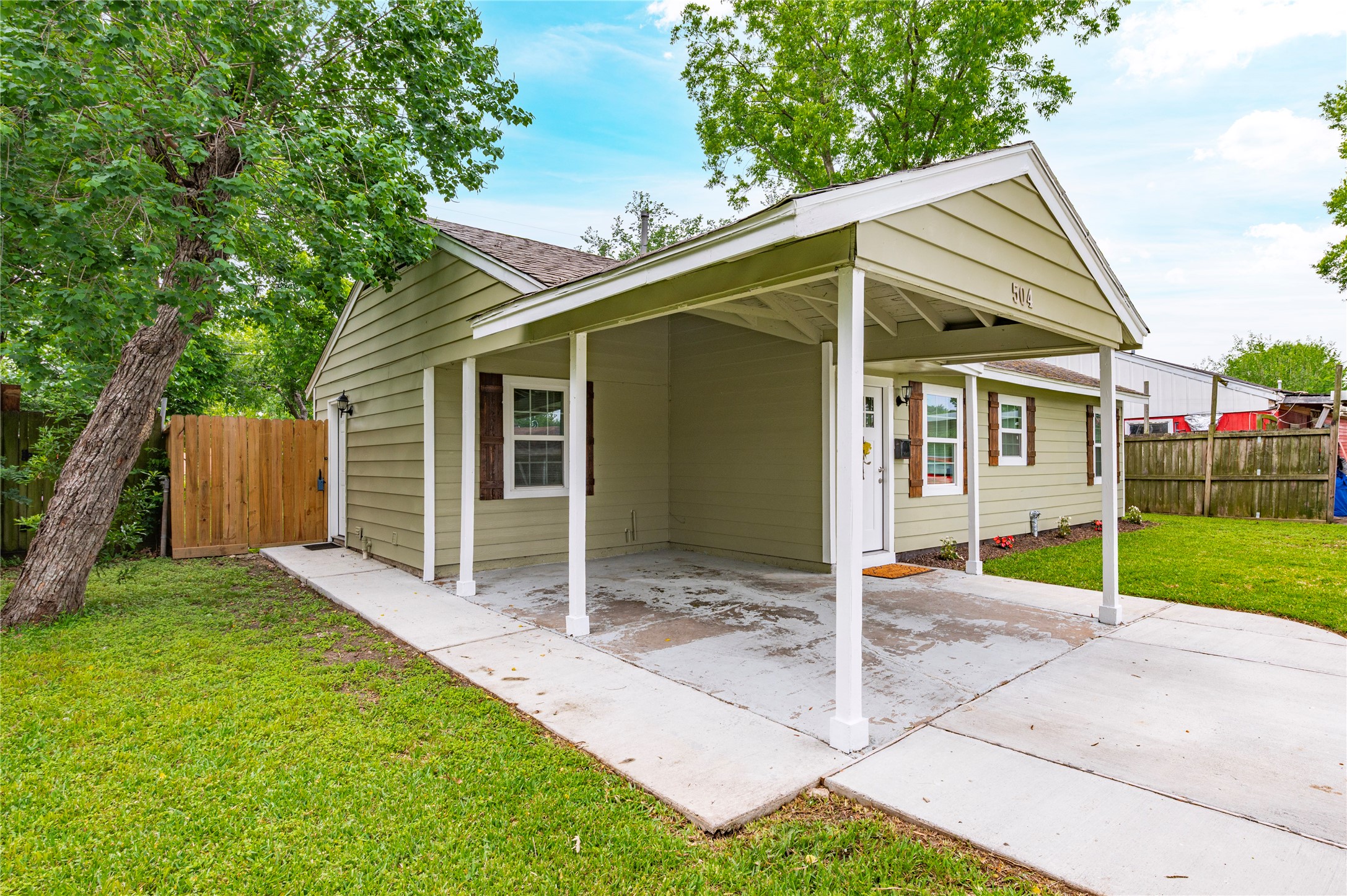 504 Burke Road Property Photo 4