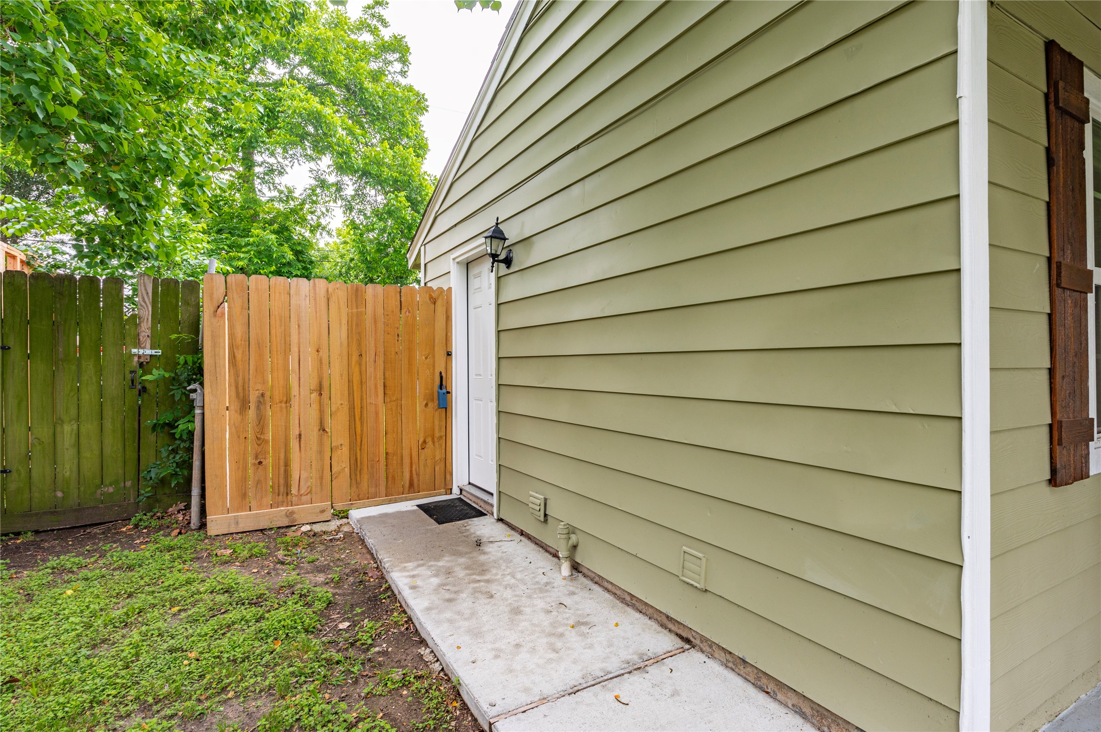 504 Burke Road Property Photo 7
