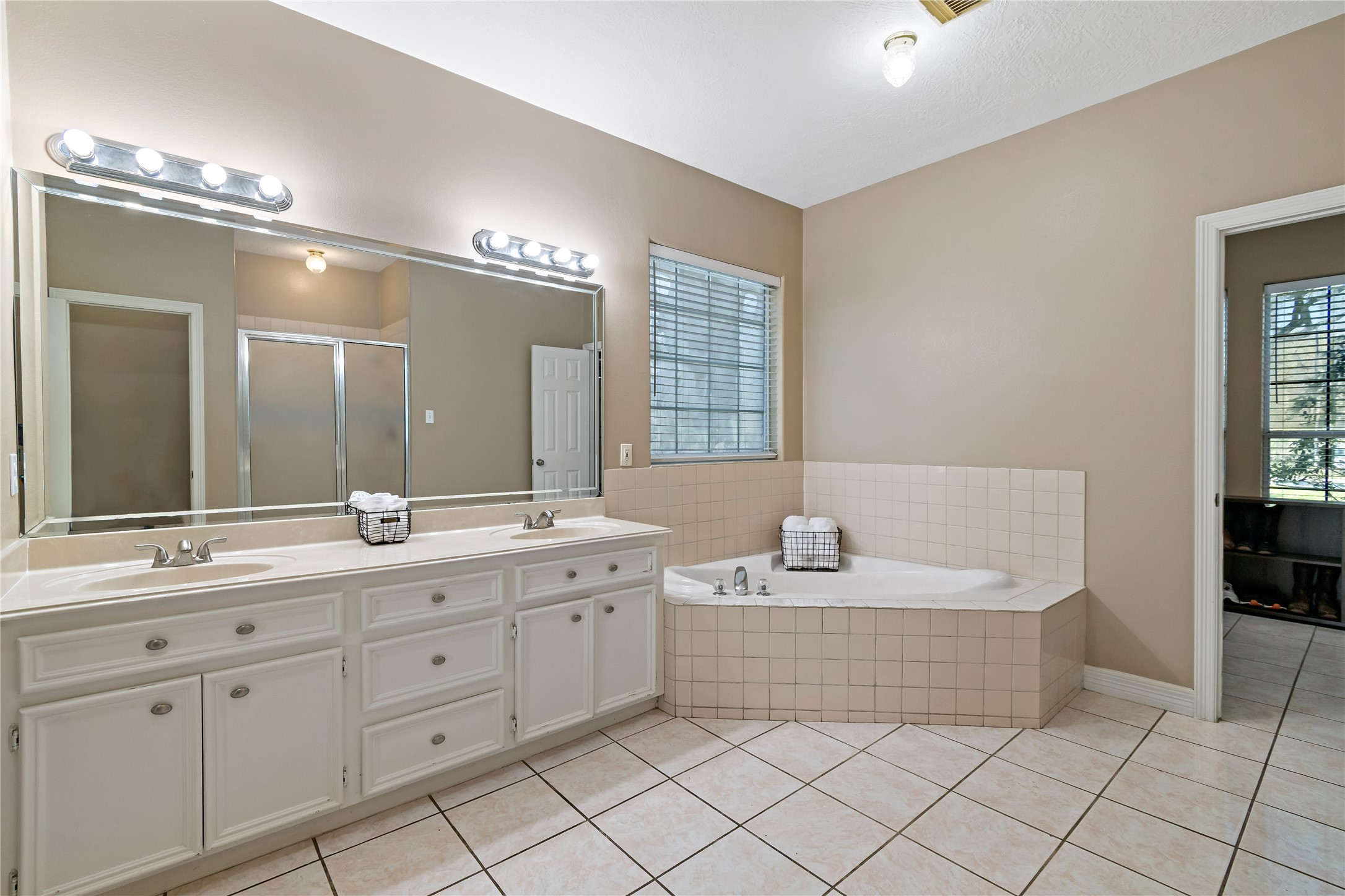 5631 Brookfield Drive Property Photo 18