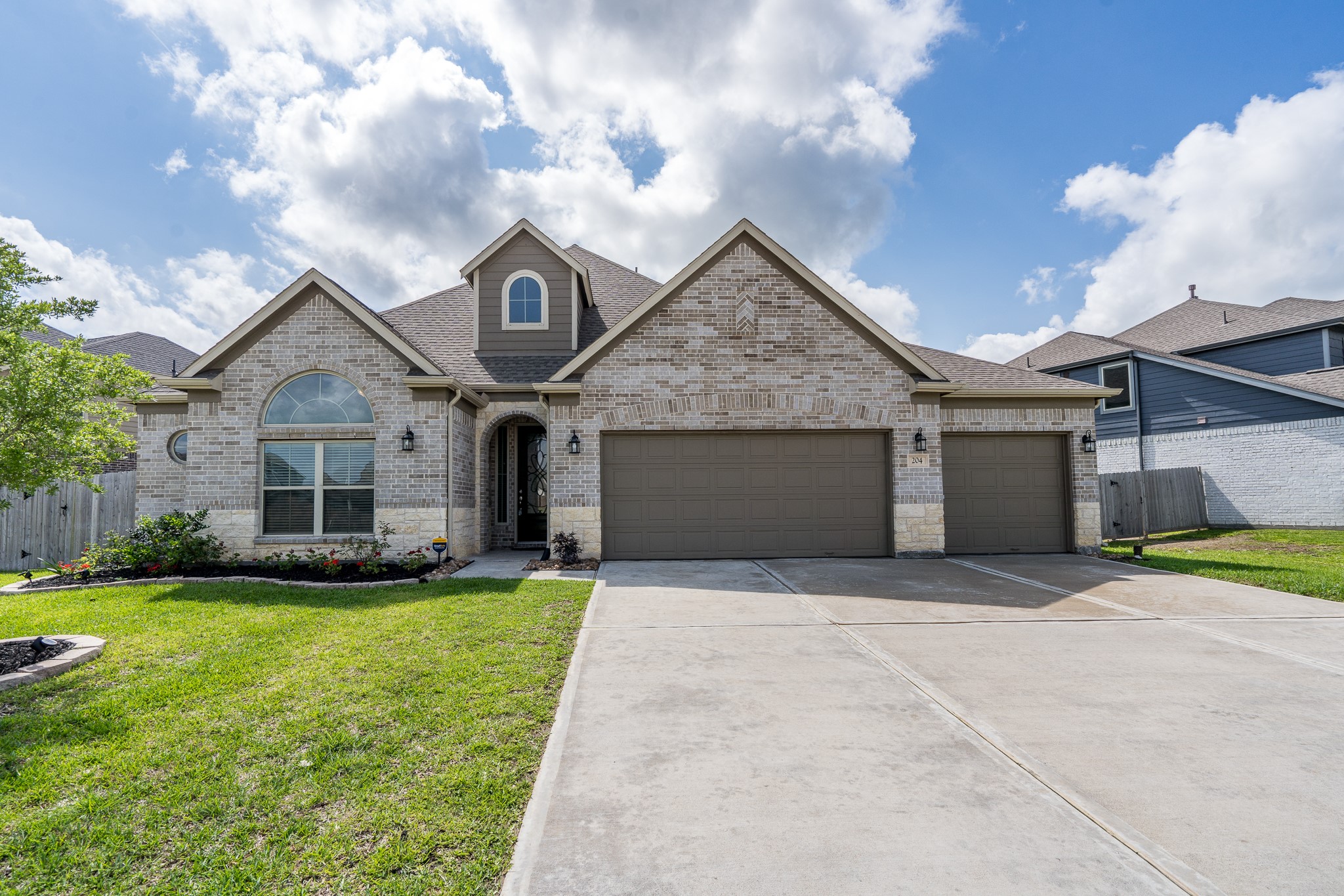 204 Upland Drive Property Photo 1