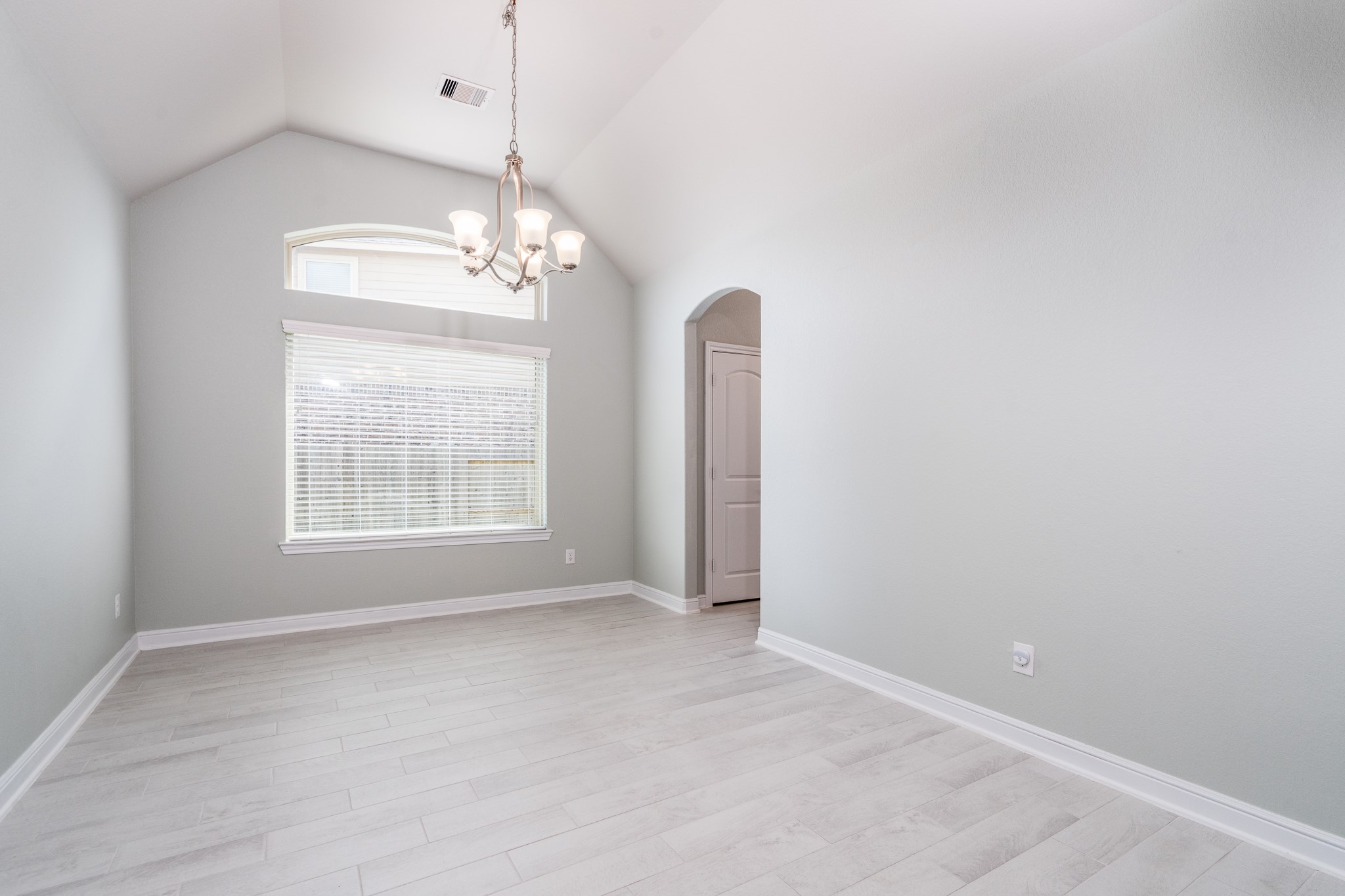 204 Upland Drive Property Photo 3