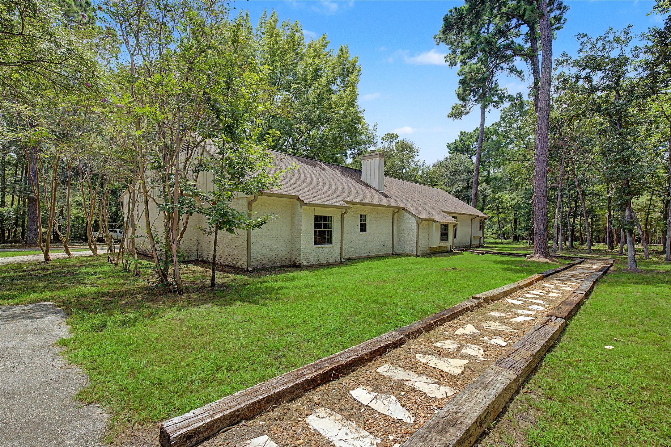 83 Dahlia Road Property Photo 3