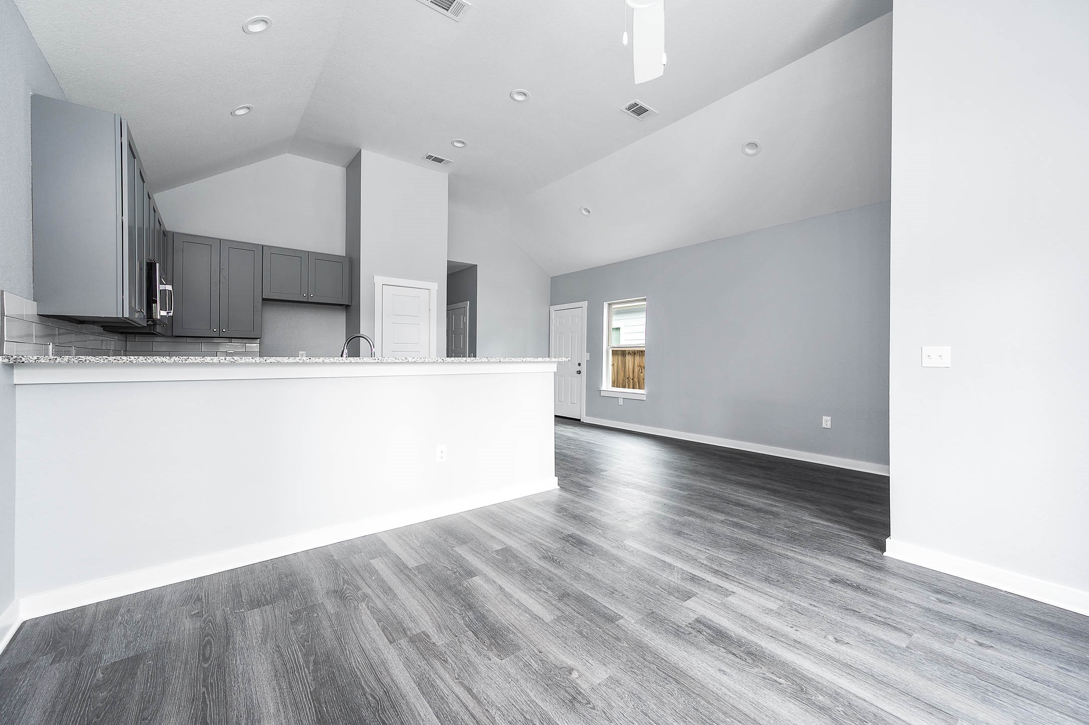 16981 Glenheath Property Photo 4