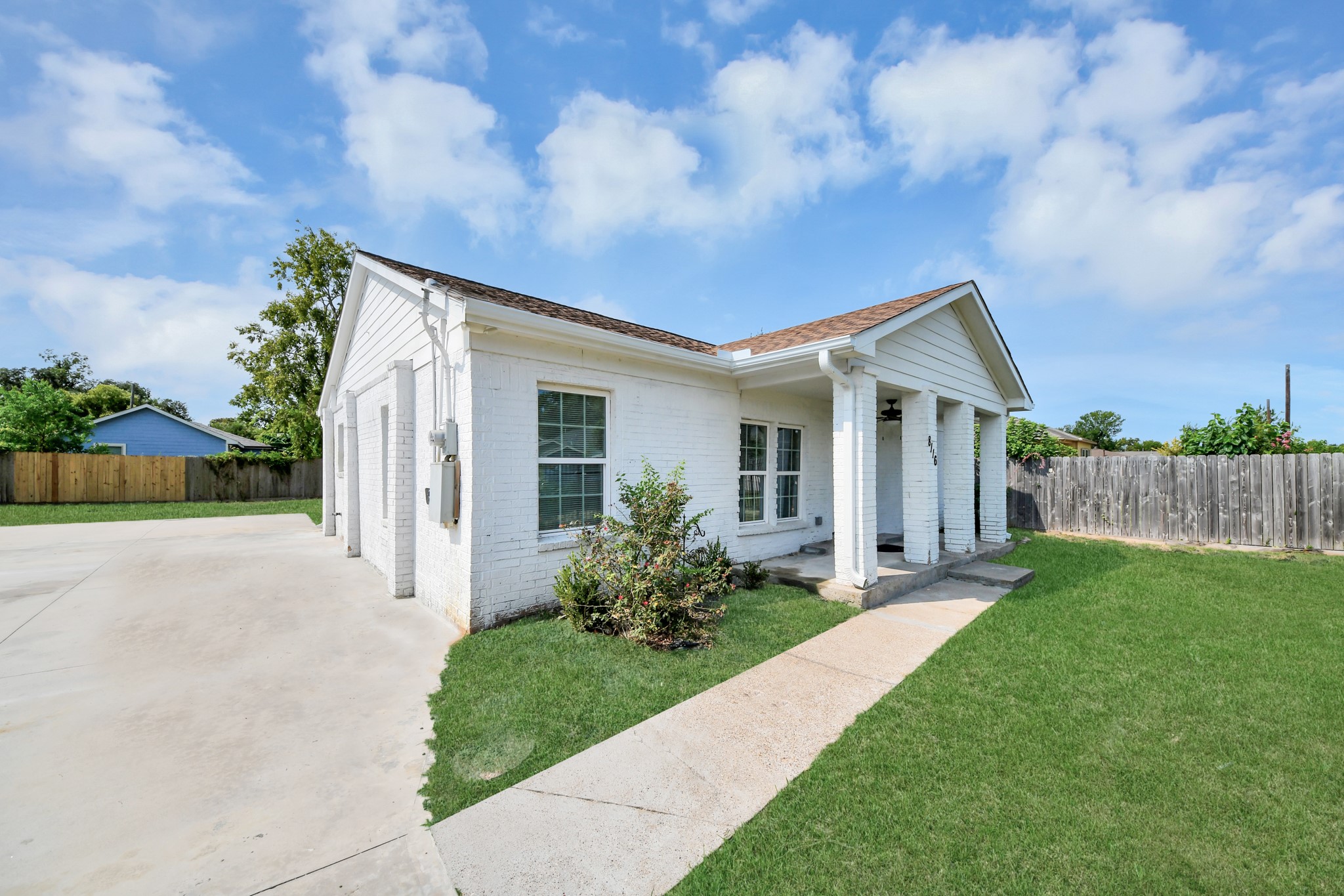 8116 Saint Louis Street Property Photo 4