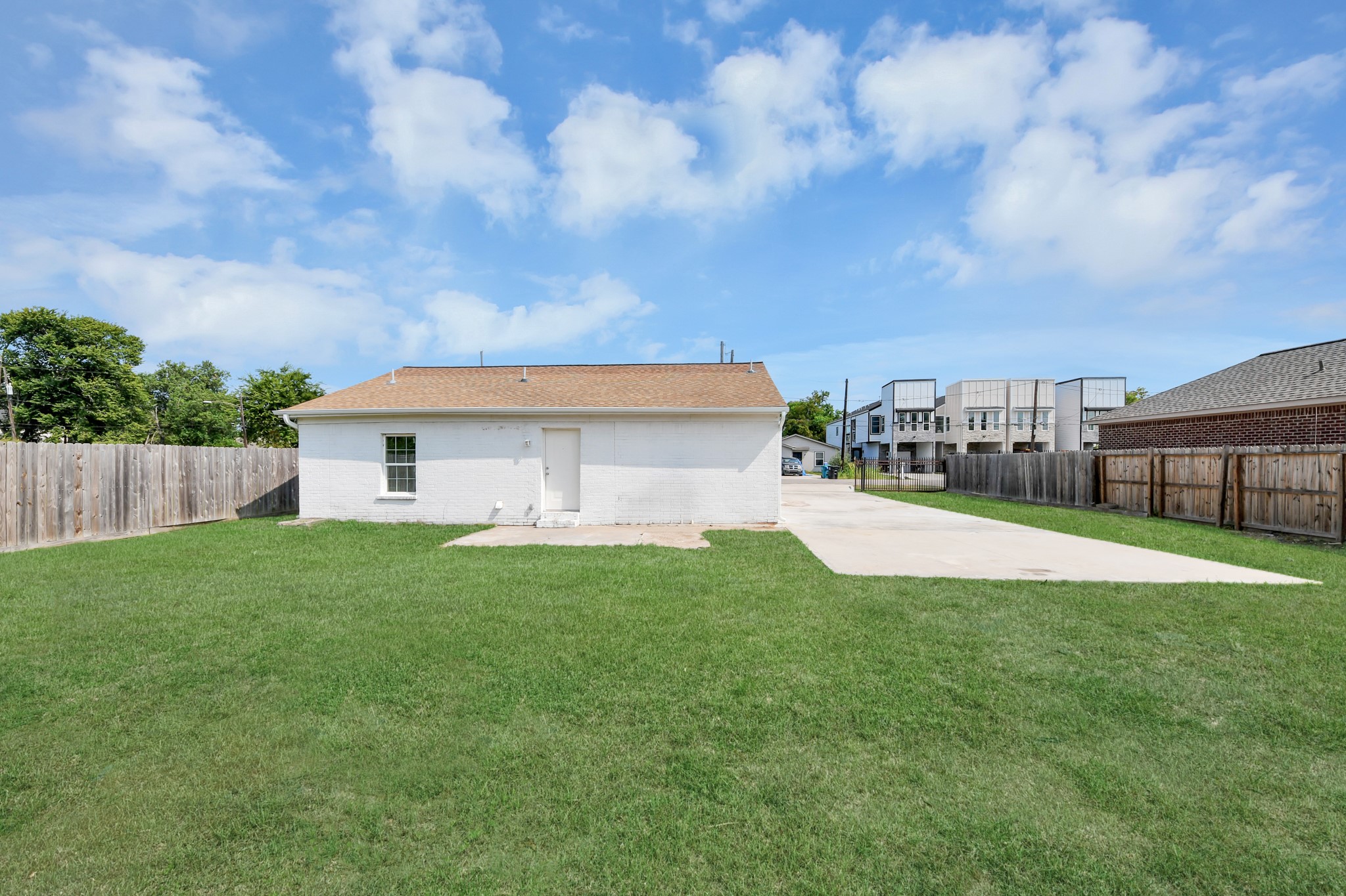 8116 Saint Louis Street Property Photo 6
