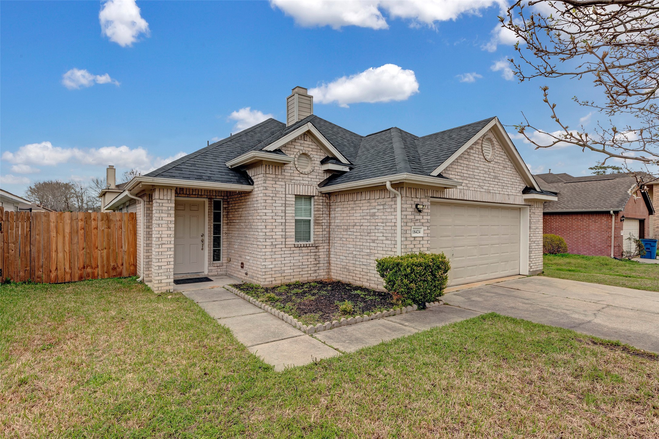 18424 Sunrise Pines Drive Property Photo 1