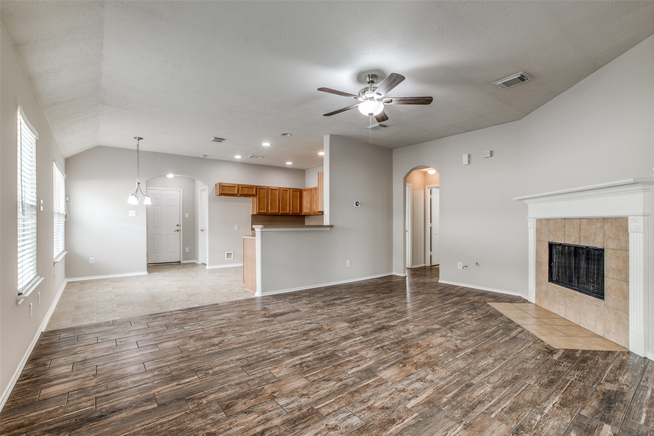 18424 Sunrise Pines Drive Property Photo 9