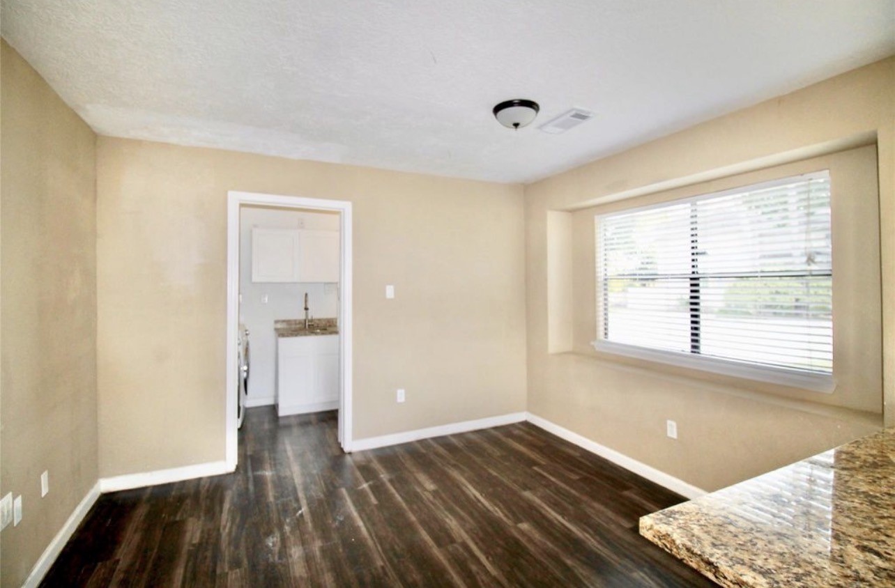 4701 Spring Lane Property Photo 8