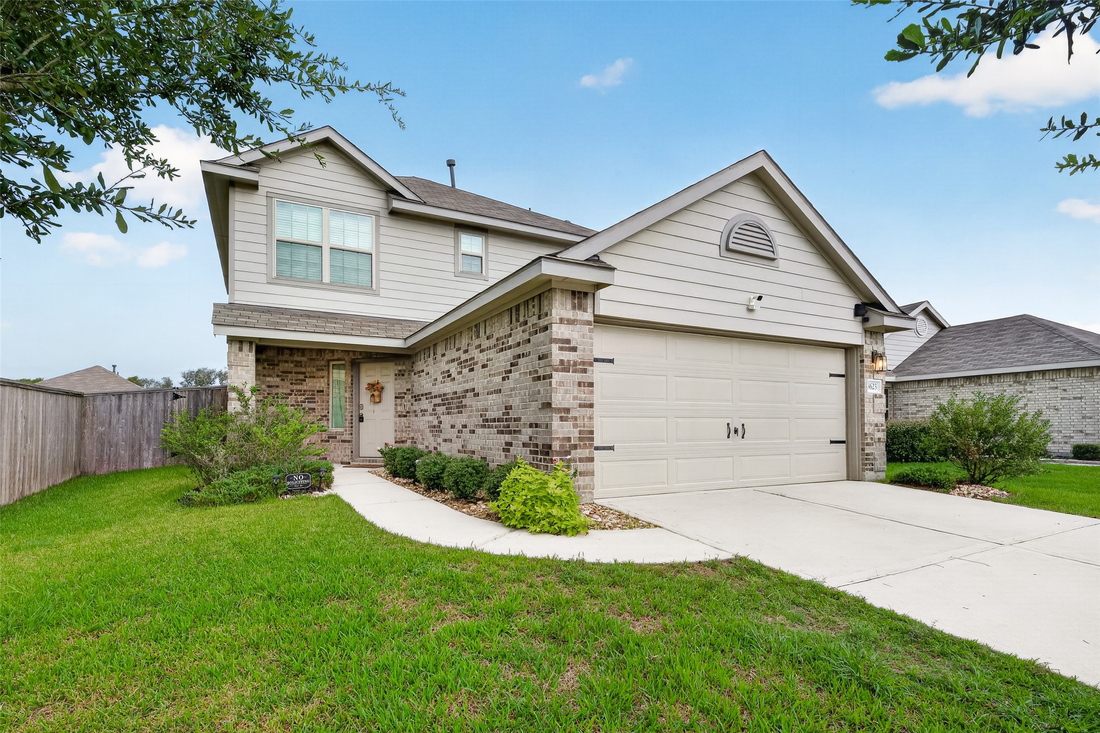 8623 River Crest Drive Property Photo 3