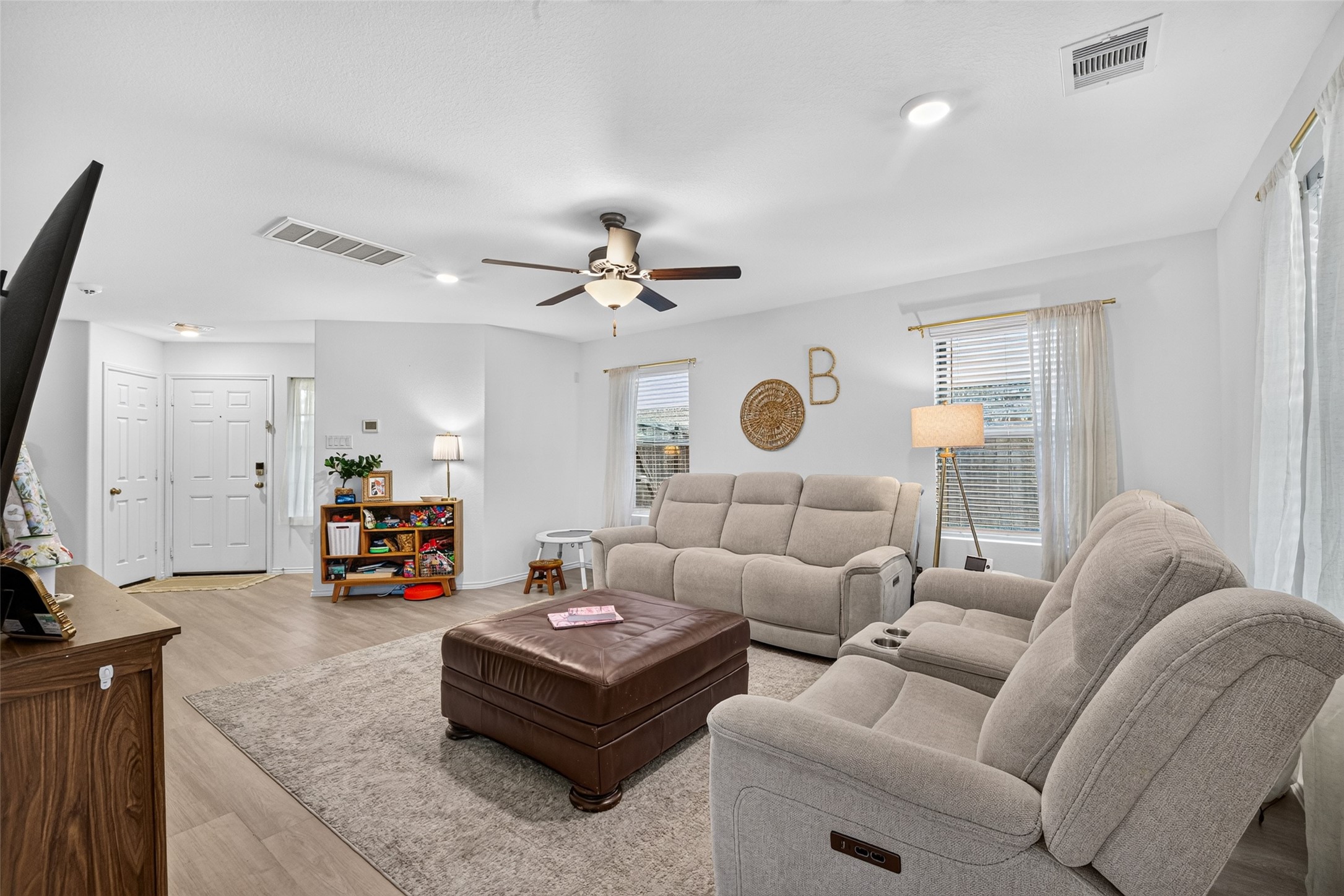 8623 River Crest Drive Property Photo 6