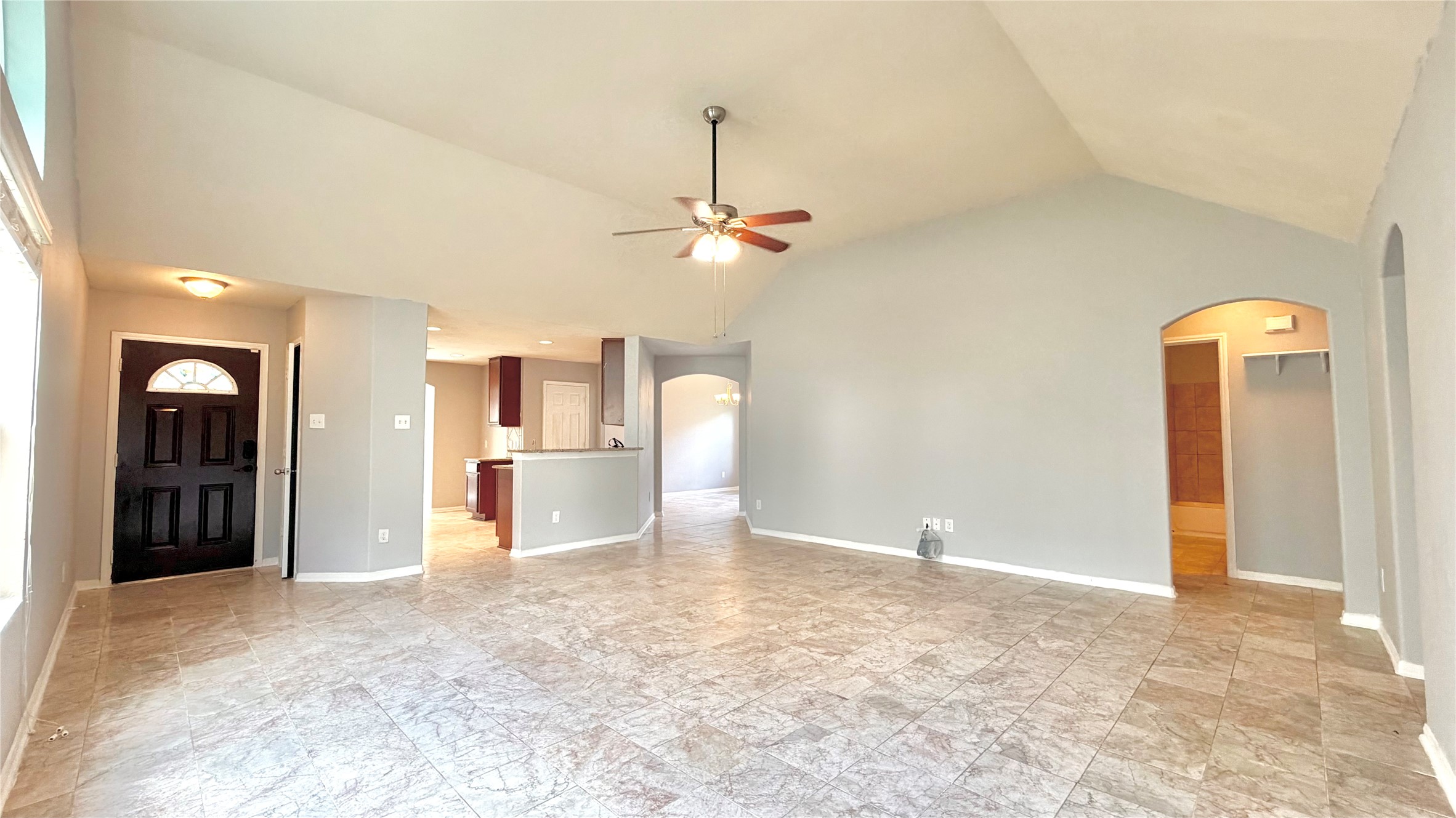 2102 Indian Clearing Trail Property Photo 3