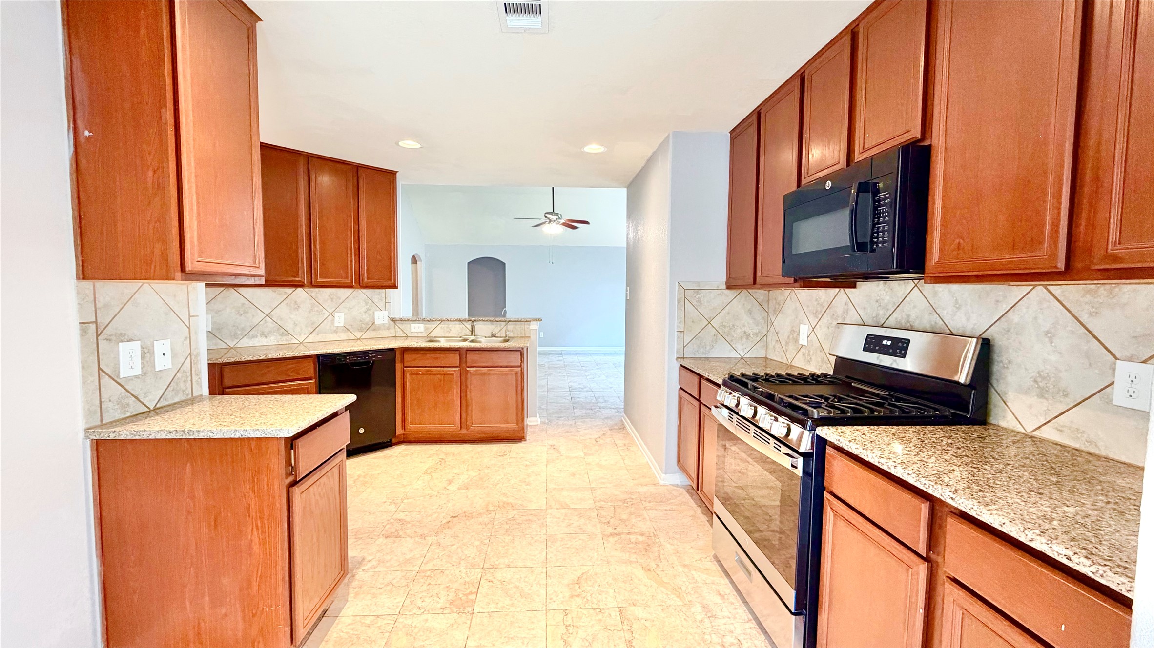 2102 Indian Clearing Trail Property Photo 4