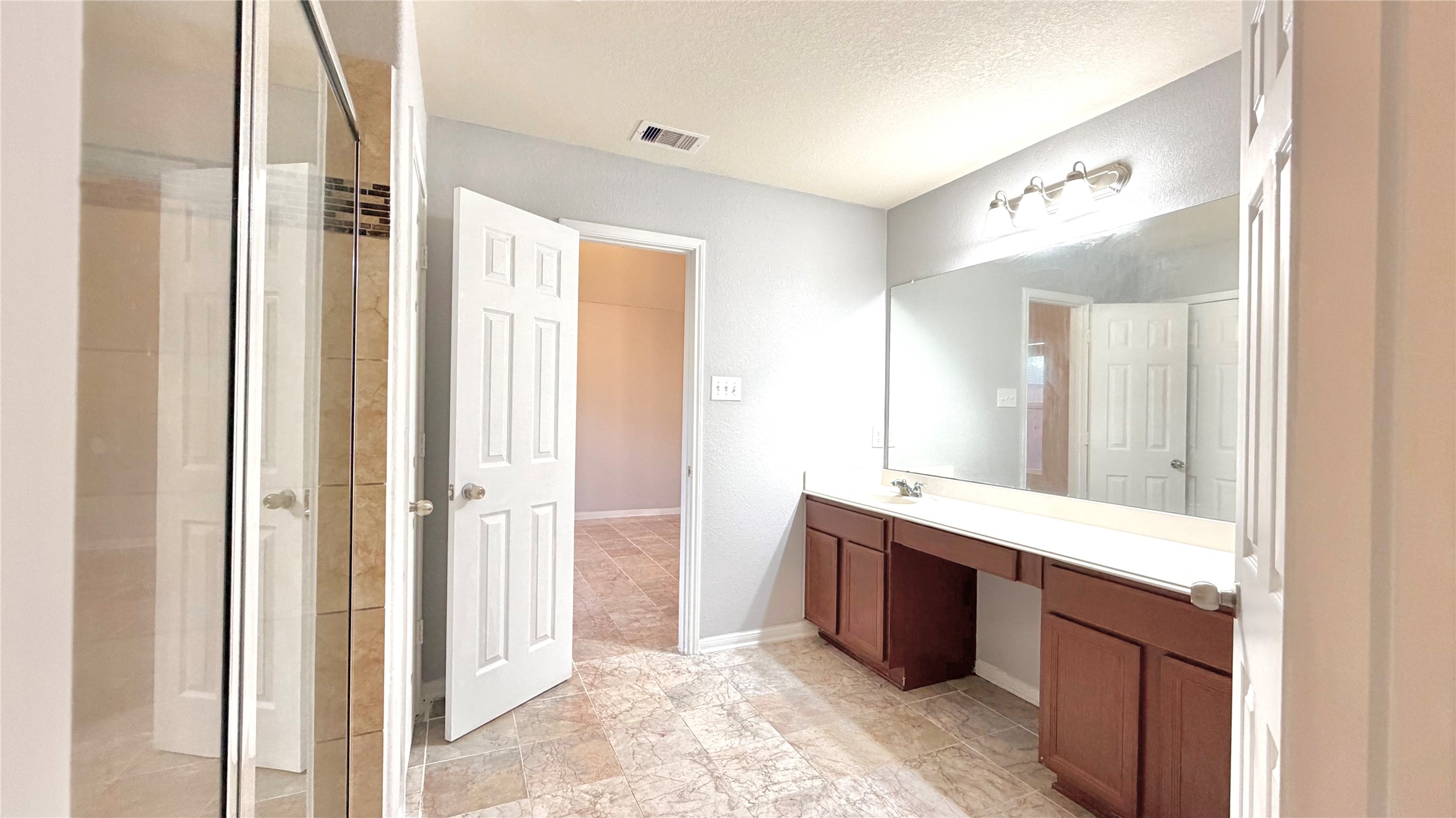 2102 Indian Clearing Trail Property Photo 14