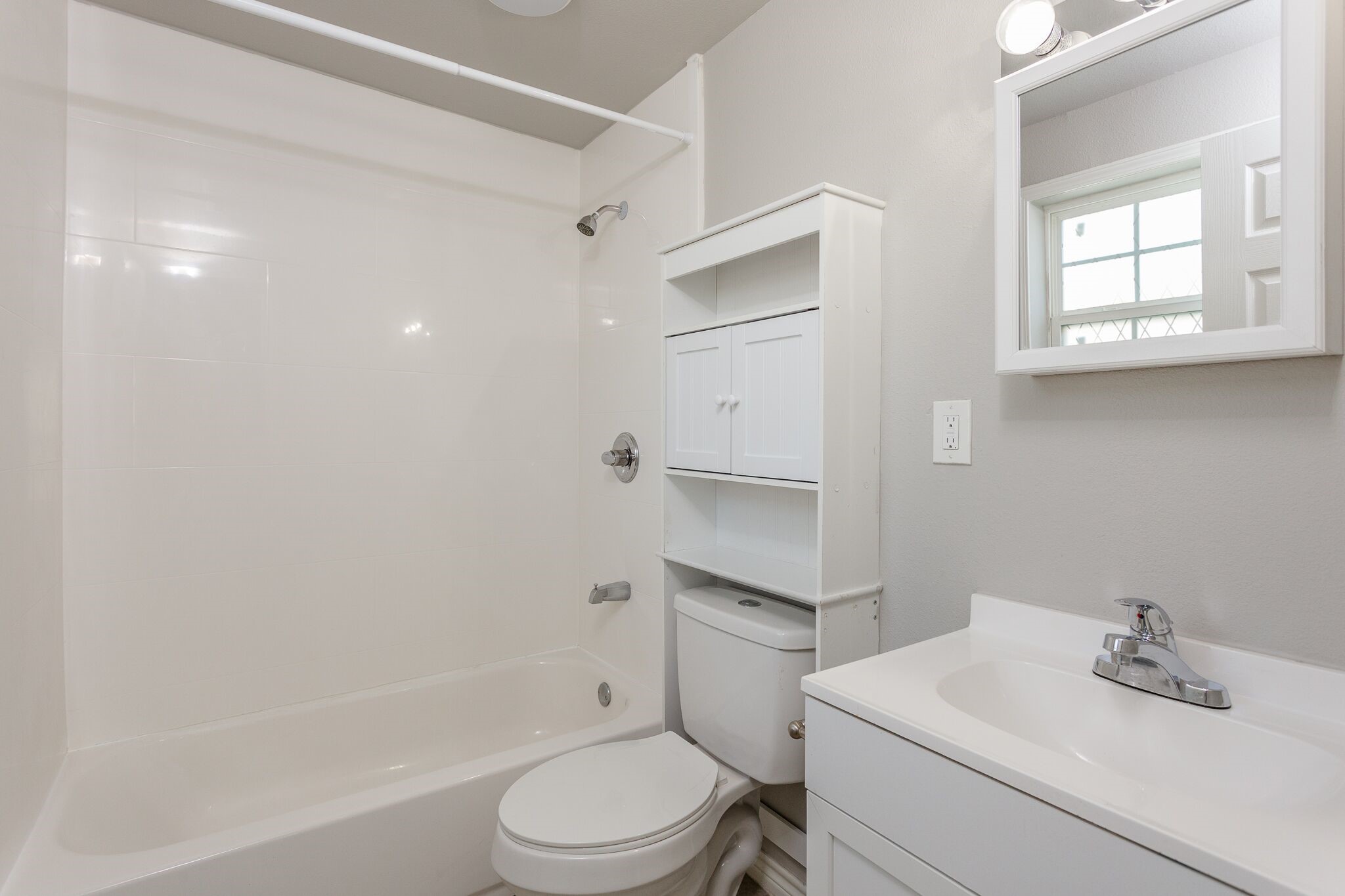 317 Eastwood Street D Property Photo 6