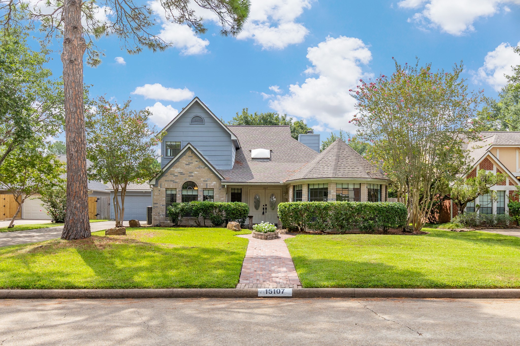 15107 Easton Park Drive Property Photo 2
