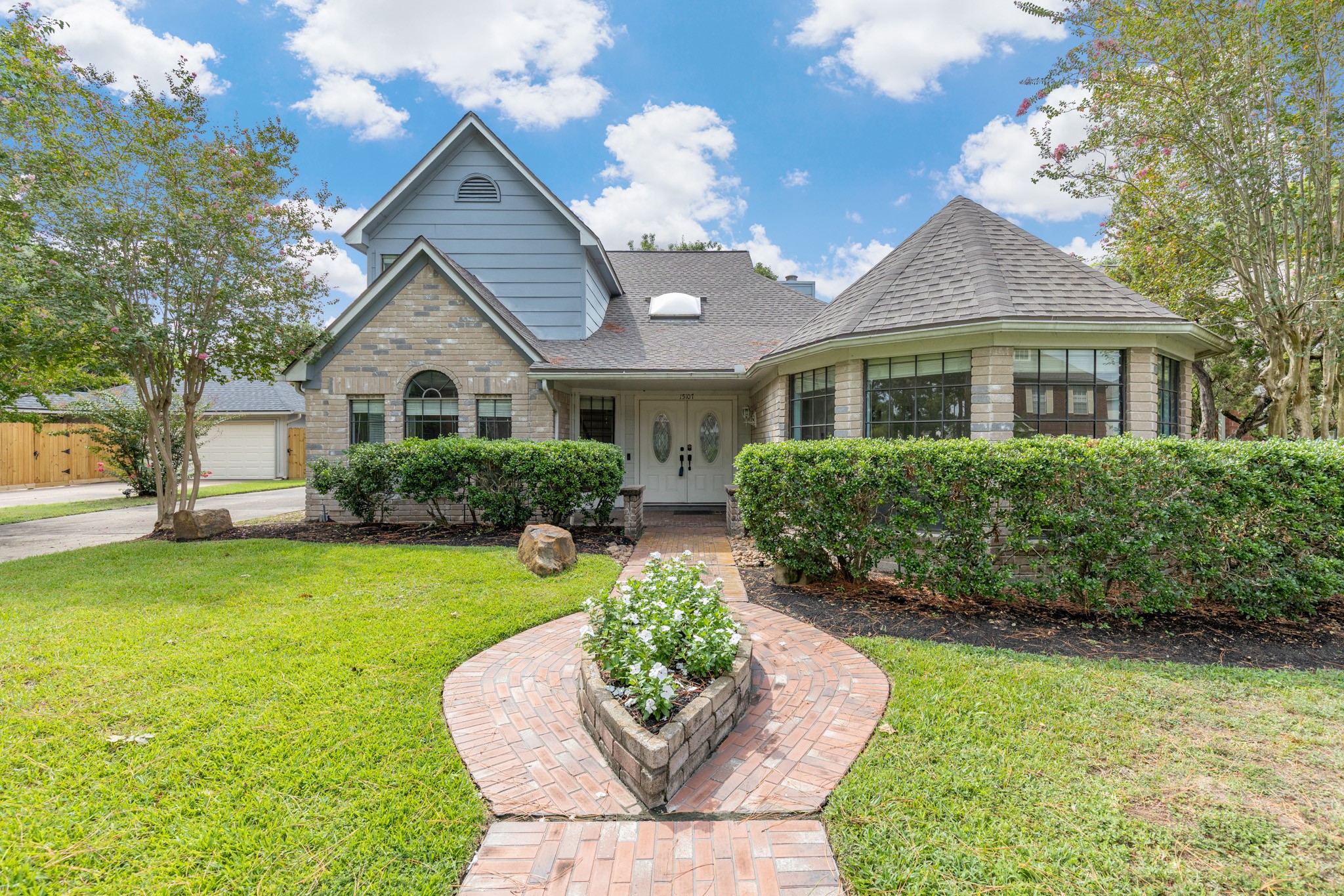 15107 Easton Park Drive Property Photo 3