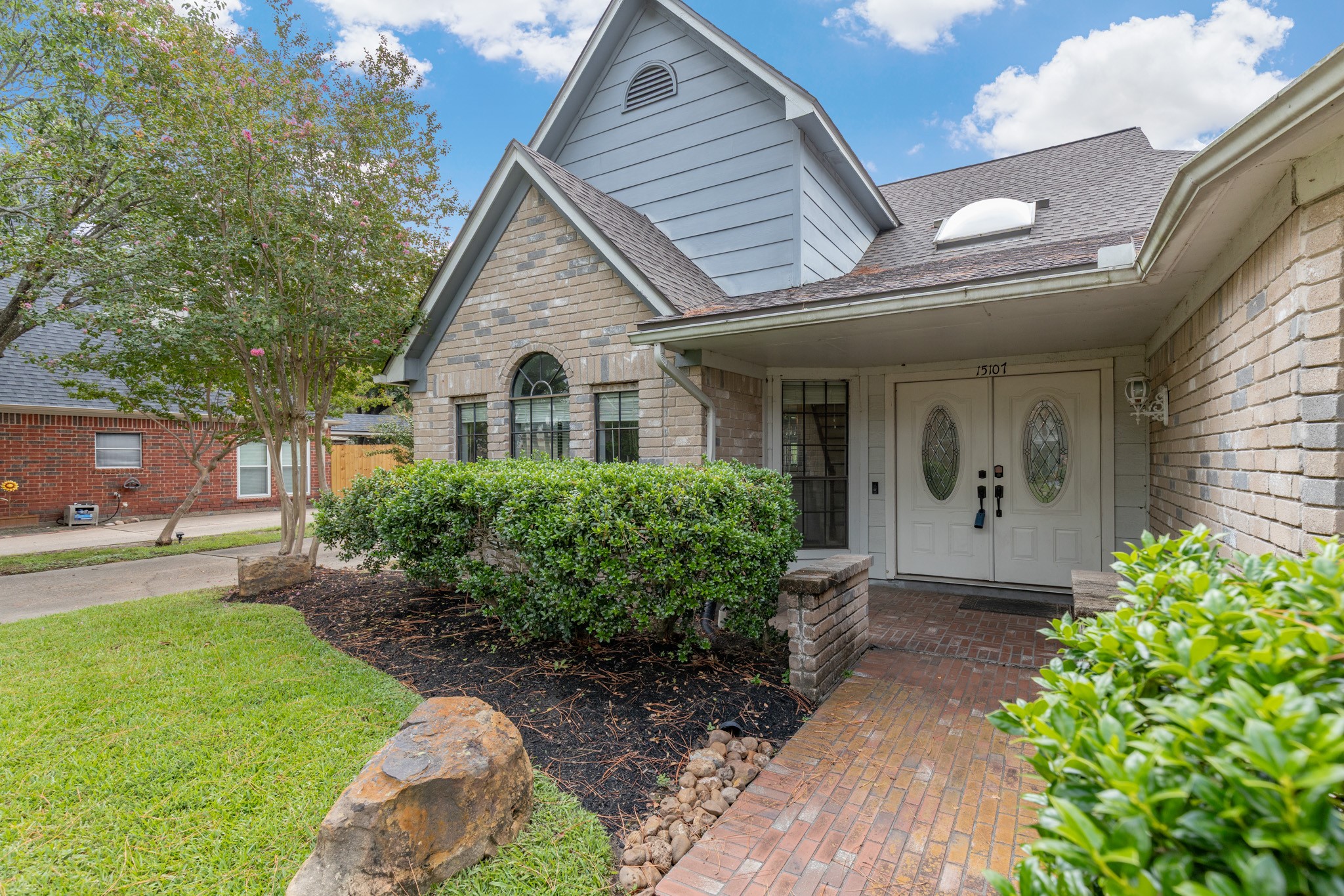 15107 Easton Park Drive Property Photo 4