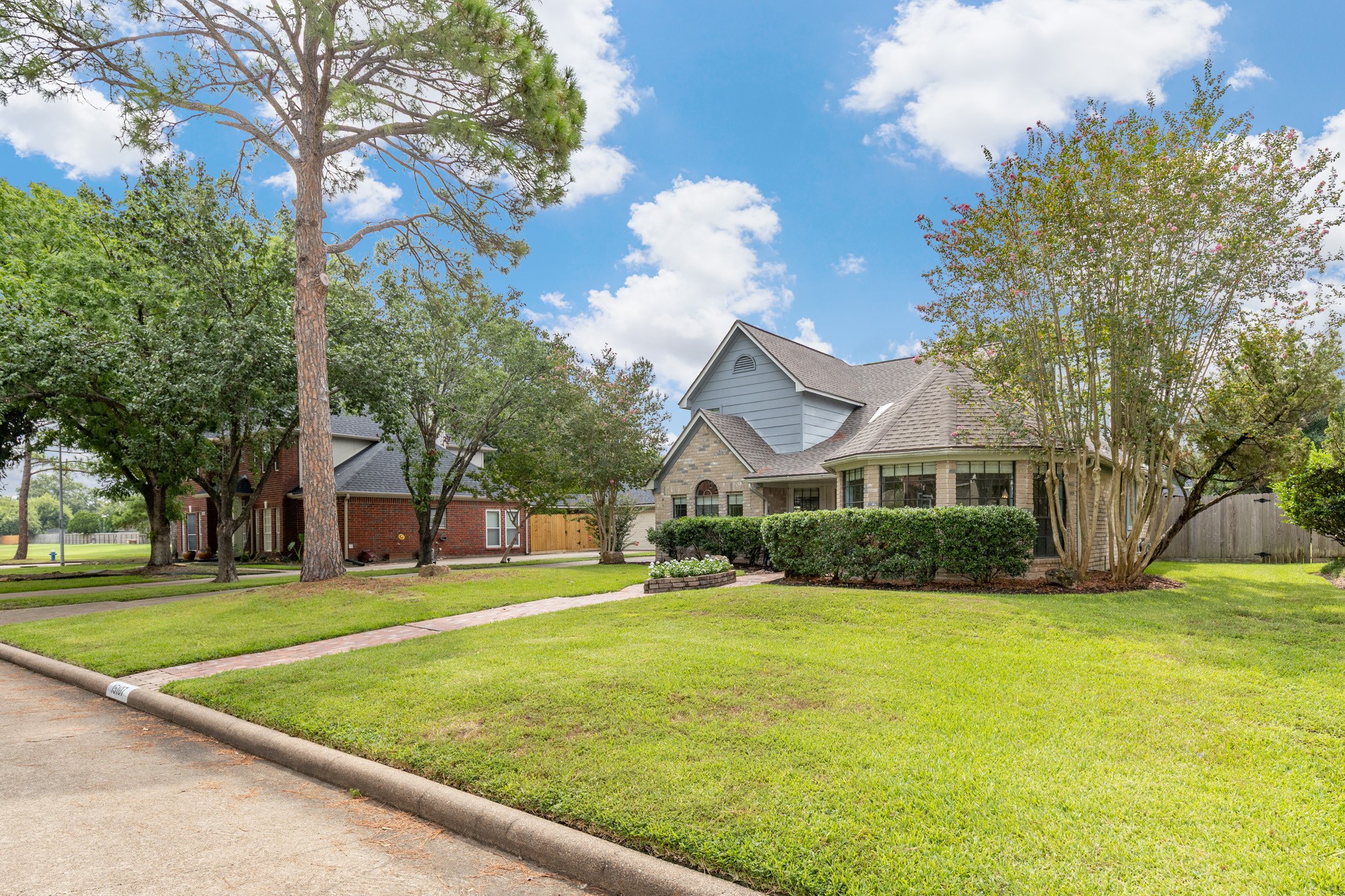 15107 Easton Park Drive Property Photo 5