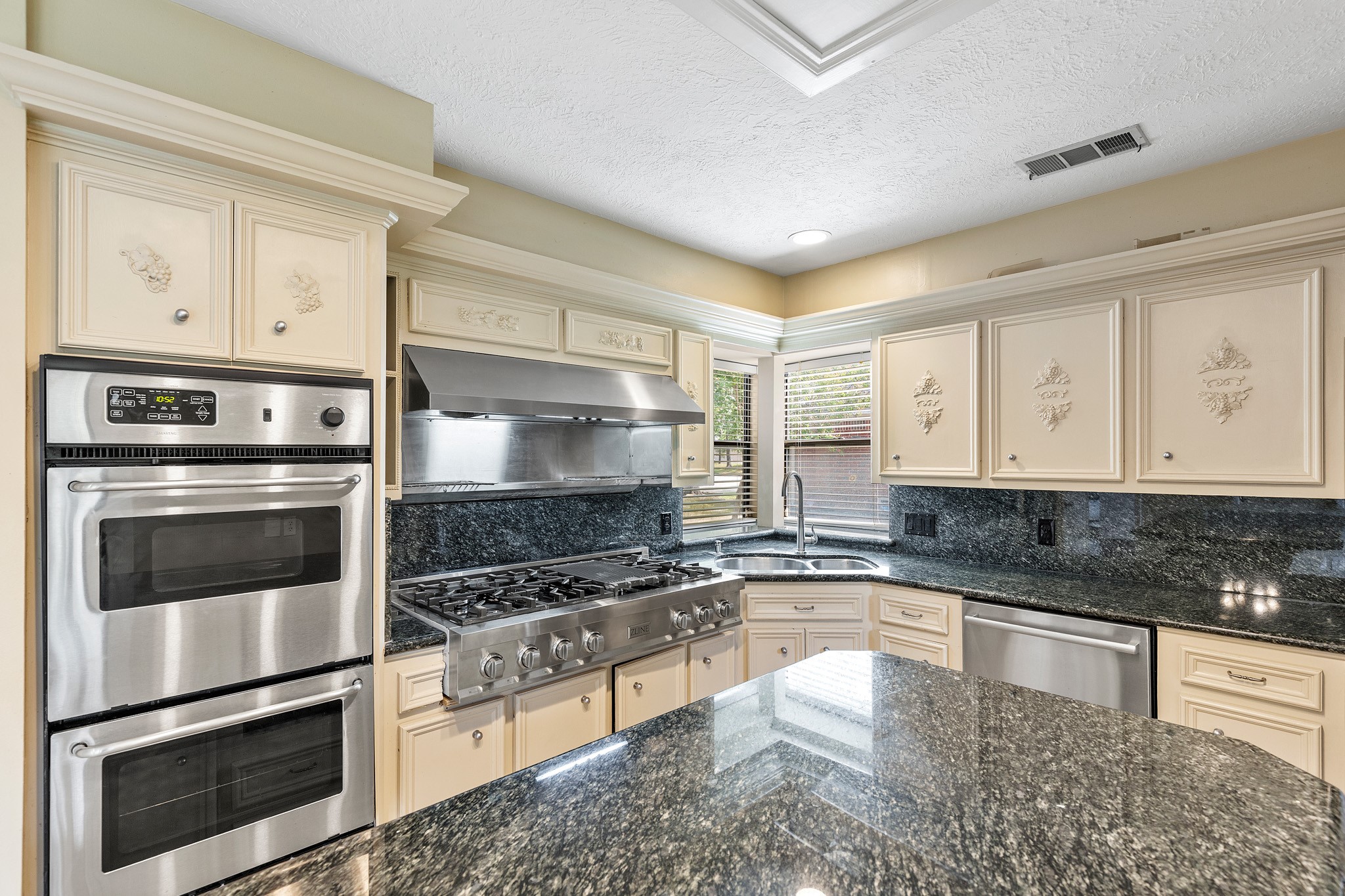 15107 Easton Park Drive Property Photo 23