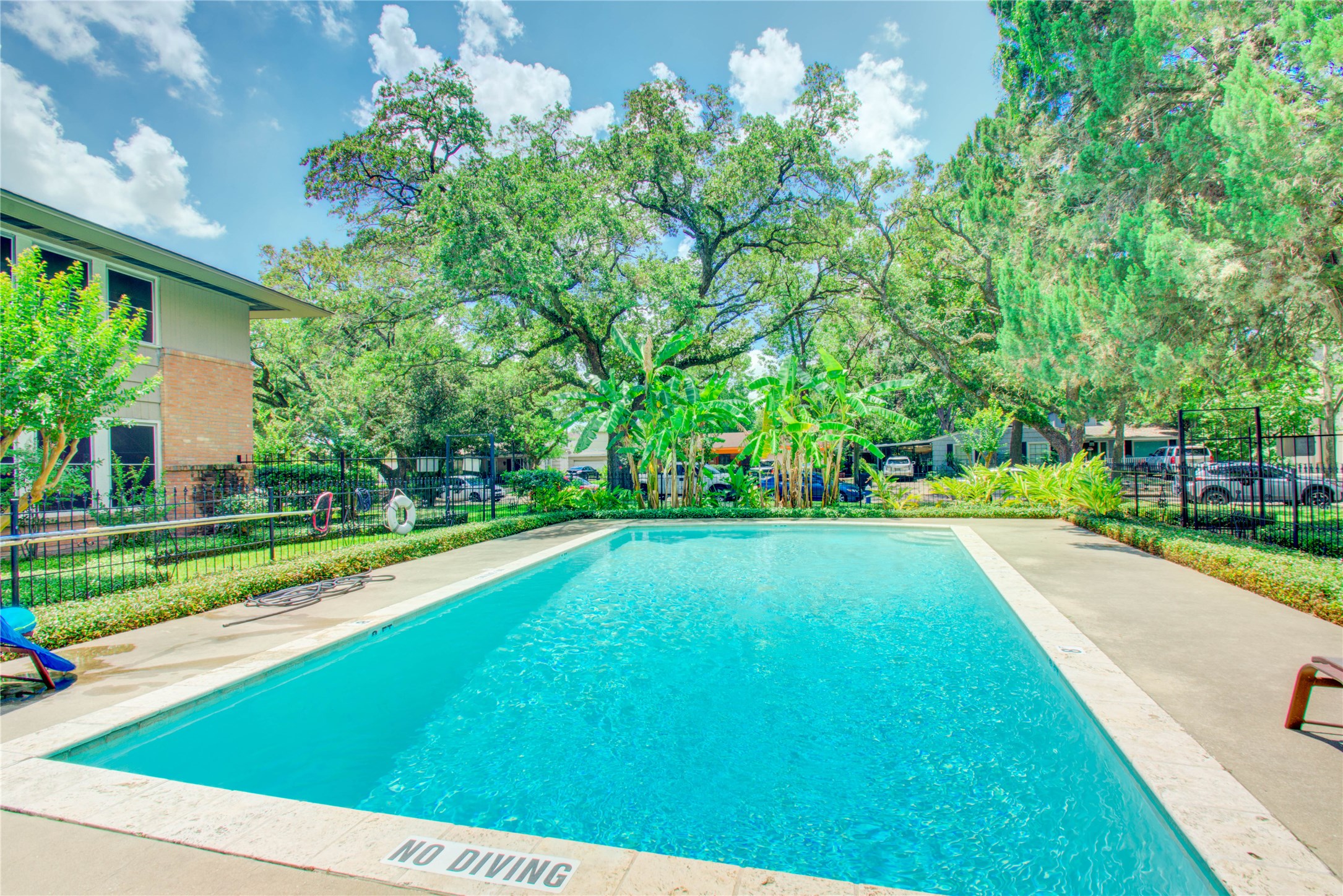 4020 Blue Bonnet Boulevard E Property Photo 2