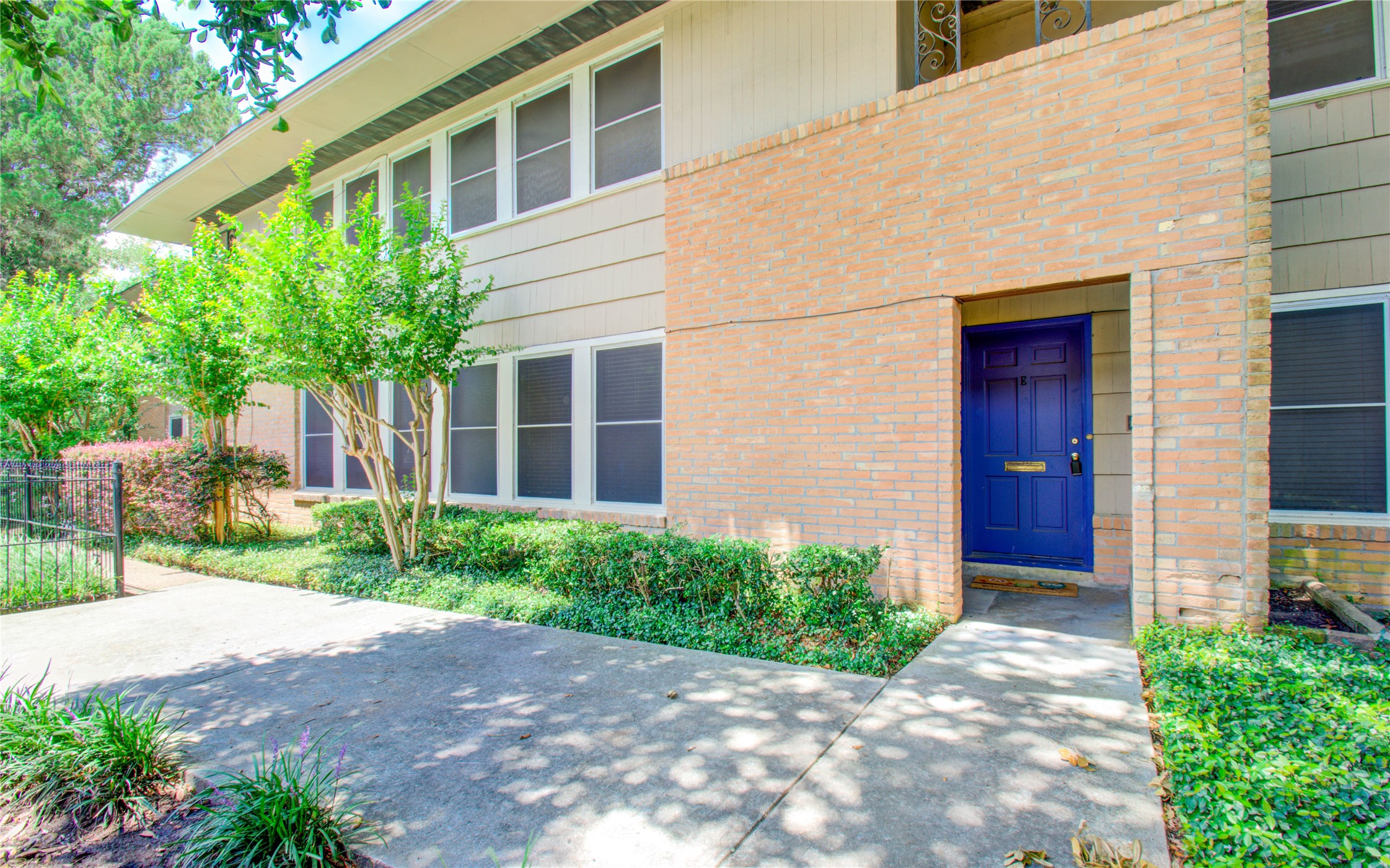 4020 Blue Bonnet Boulevard E Property Photo 4