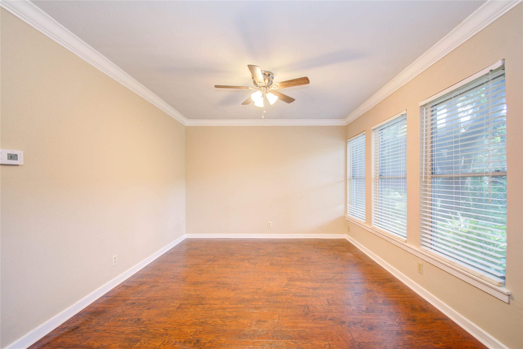 4020 Blue Bonnet Boulevard E Property Photo 8