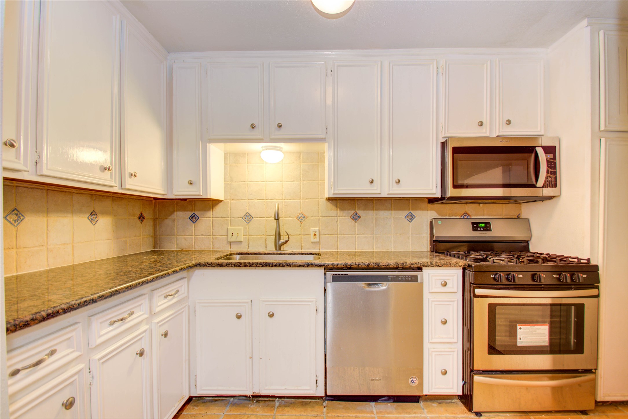 4020 Blue Bonnet Boulevard E Property Photo 14