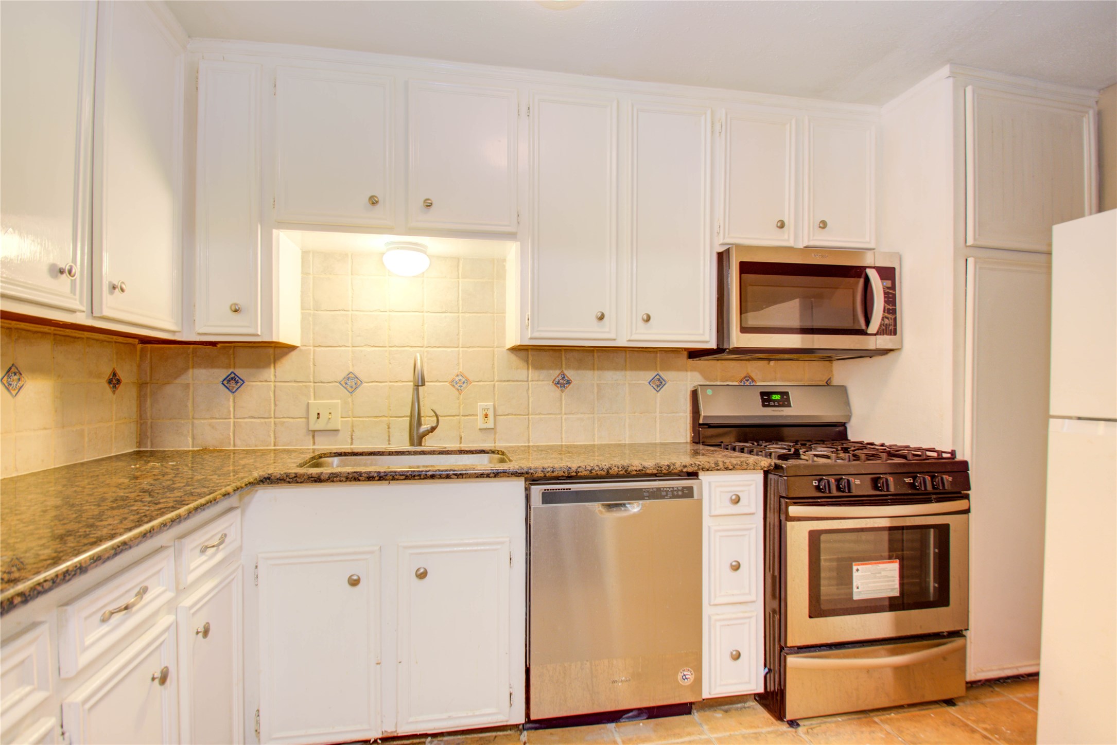 4020 Blue Bonnet Boulevard E Property Photo 15