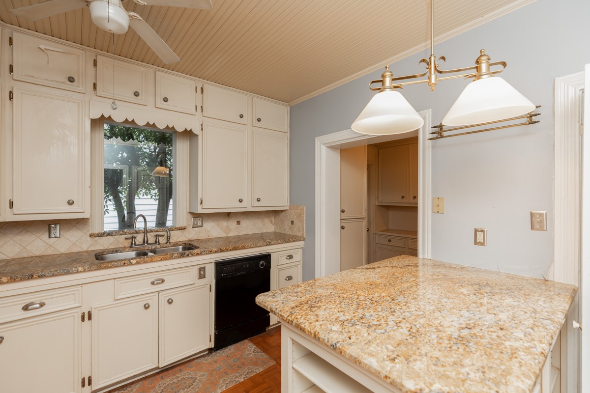 606 22nd Street Property Photo 17
