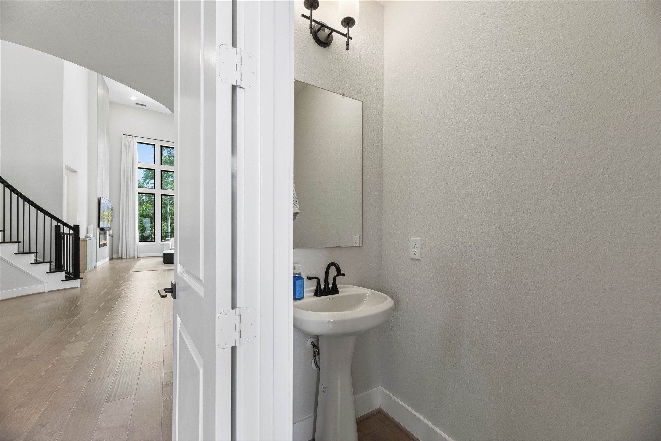 4439 Southpoint Way Property Photo 8