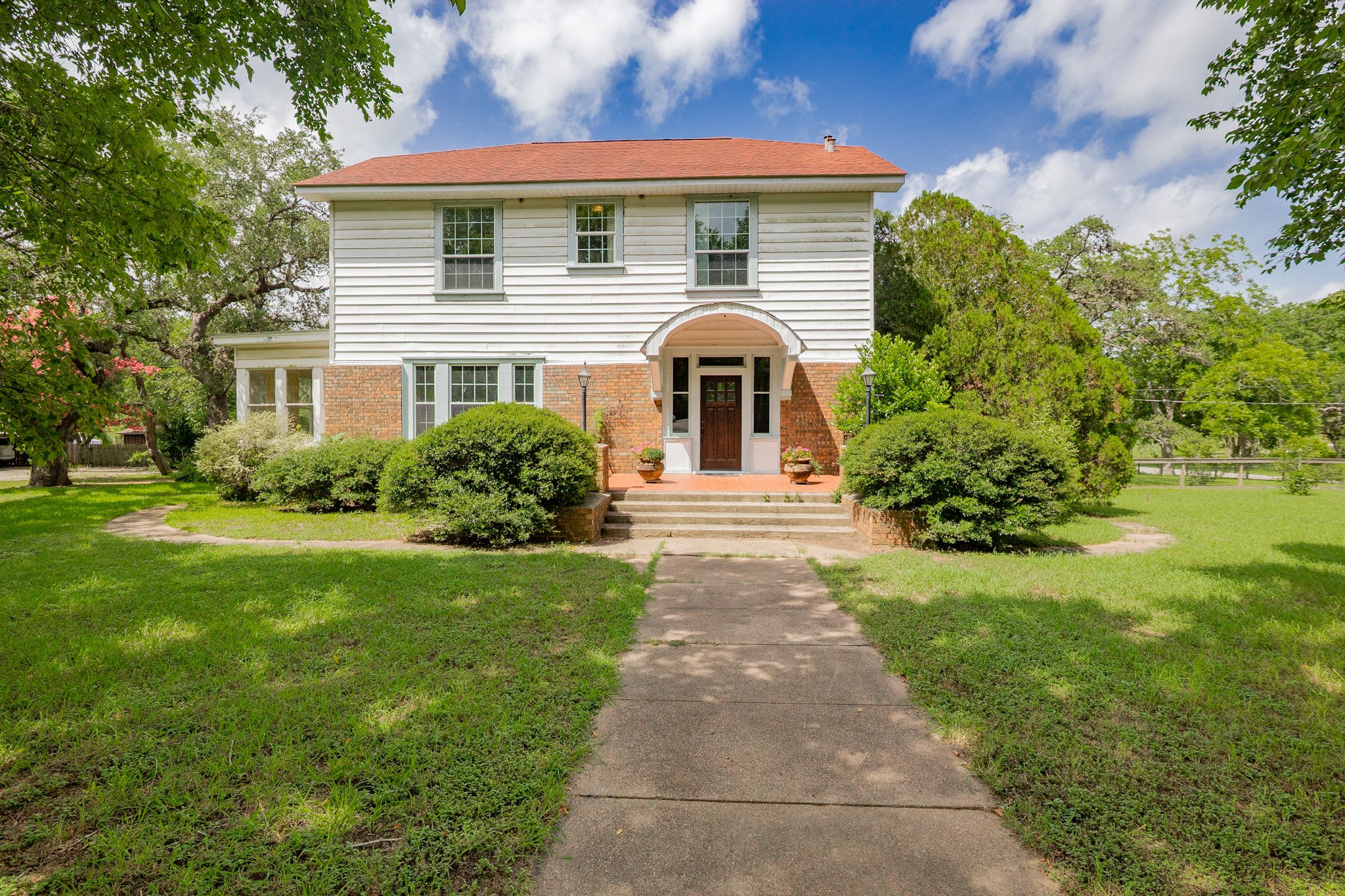 1002 E Gonzales Street Property Photo 1