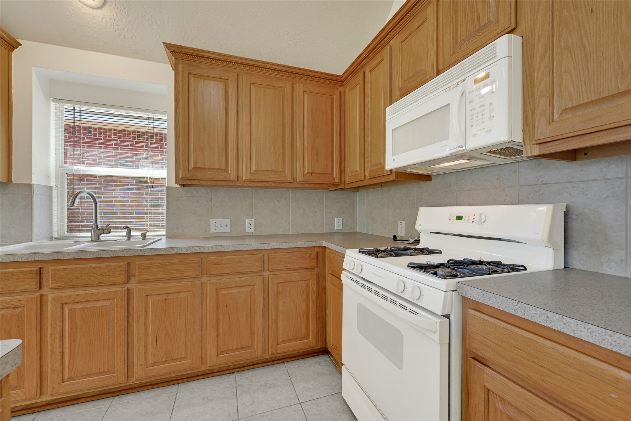 19211 Westfield Parkway Property Photo 11